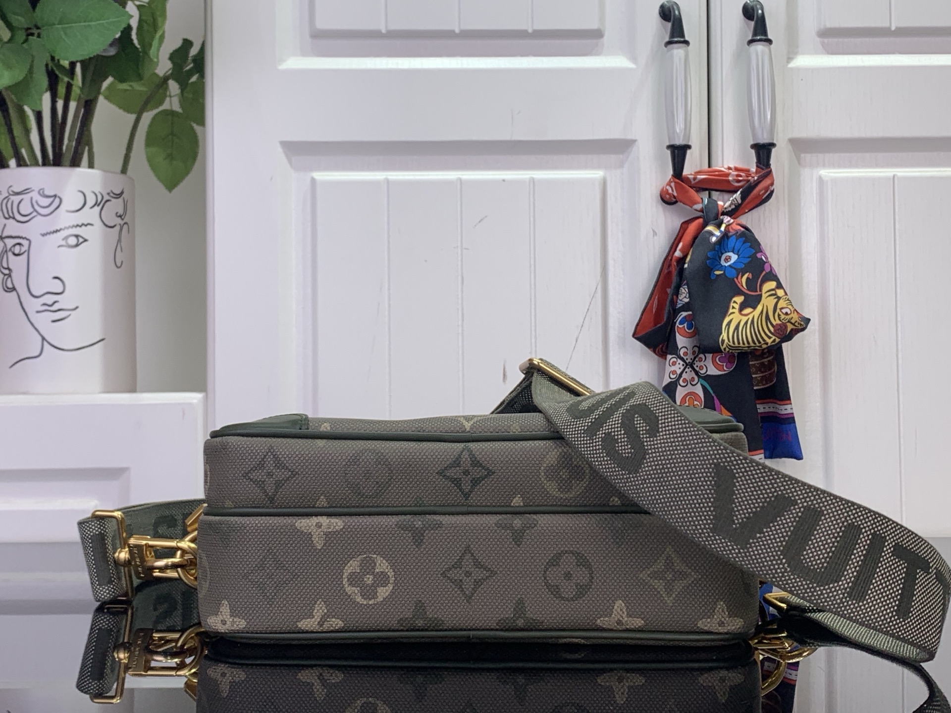 Louis Vuitton Crossbody Bag Canvas Gold M-l