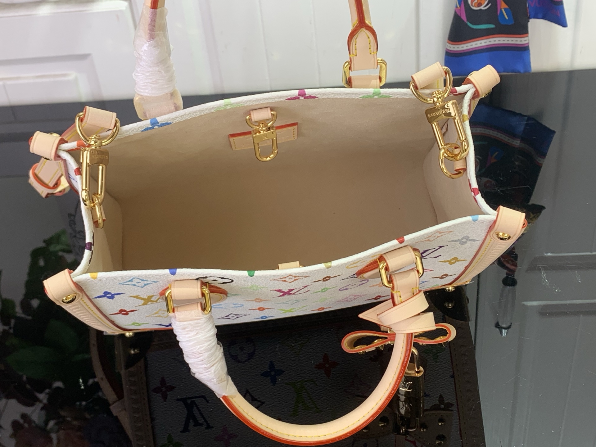 Louis Vuitton Basic Bag Cow Leather M