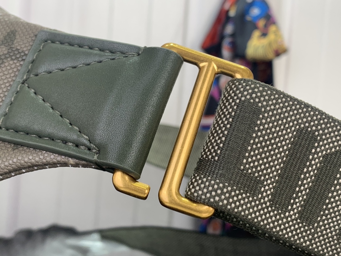 Louis Vuitton Basic Bag Canvas Green M-l-s