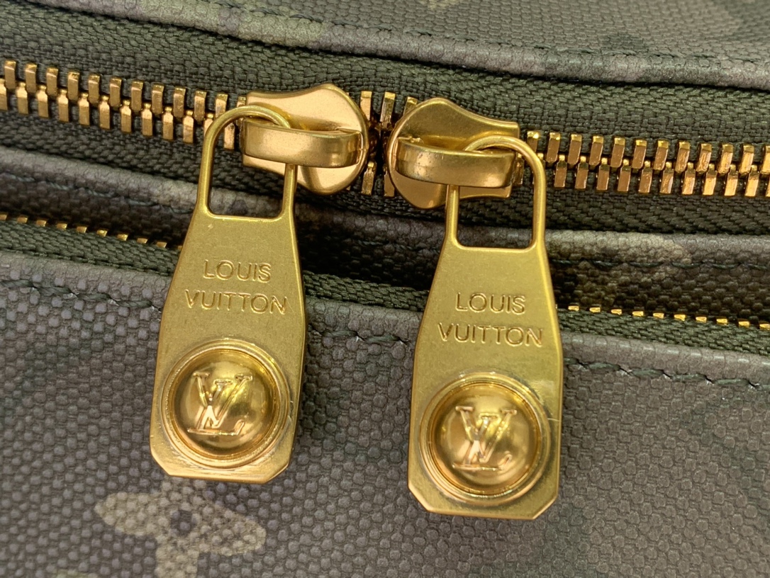 Louis Vuitton Basic Bag Canvas Green M-l-s