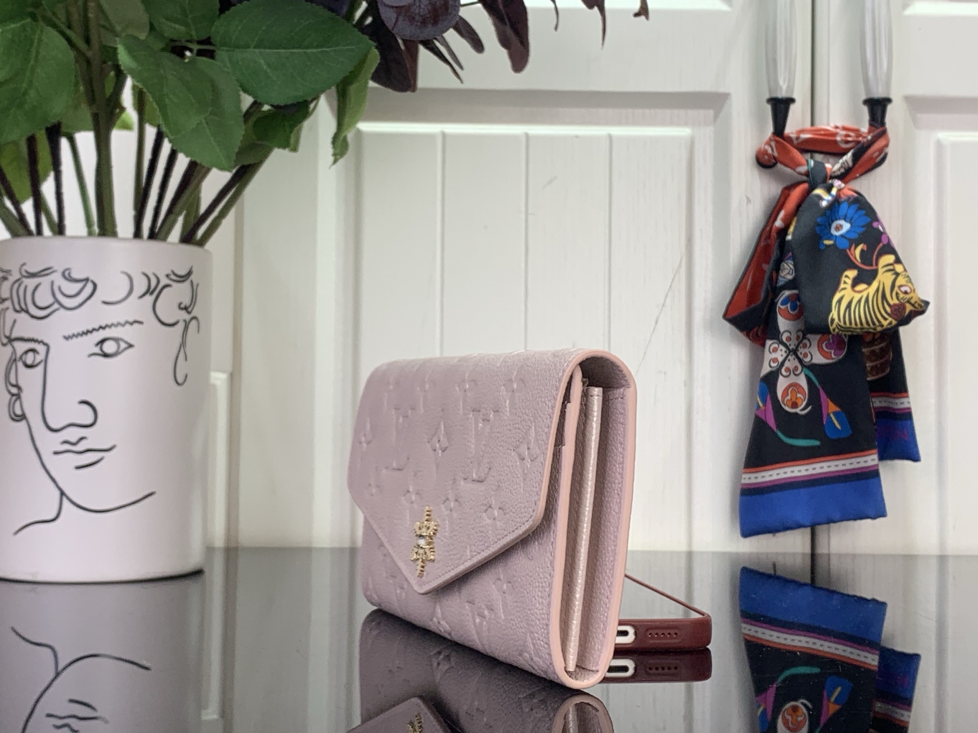 Louis Vuitton Basic Bag Gold M-l-s