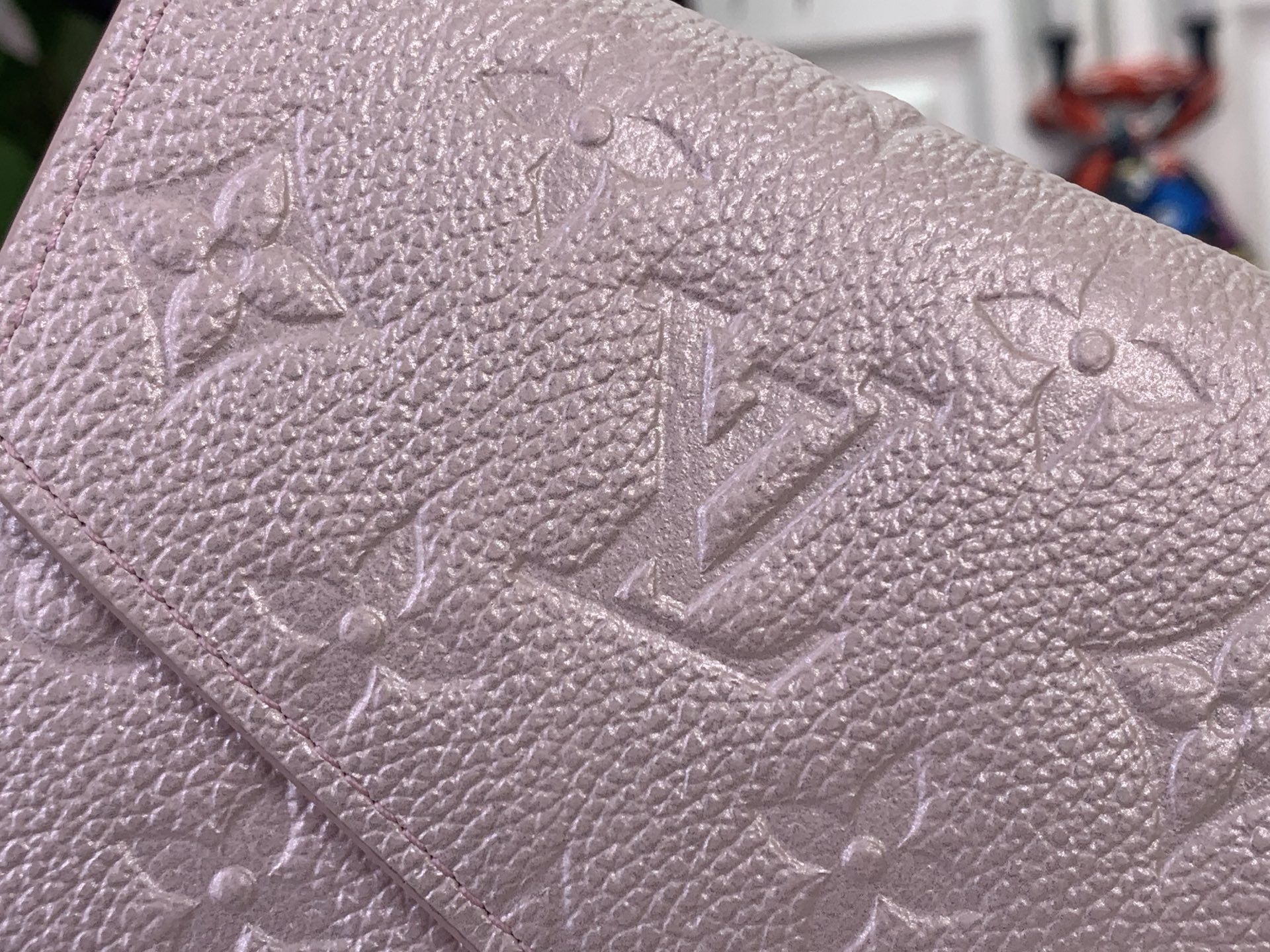 Louis Vuitton Basic Bag Gold M-l-s