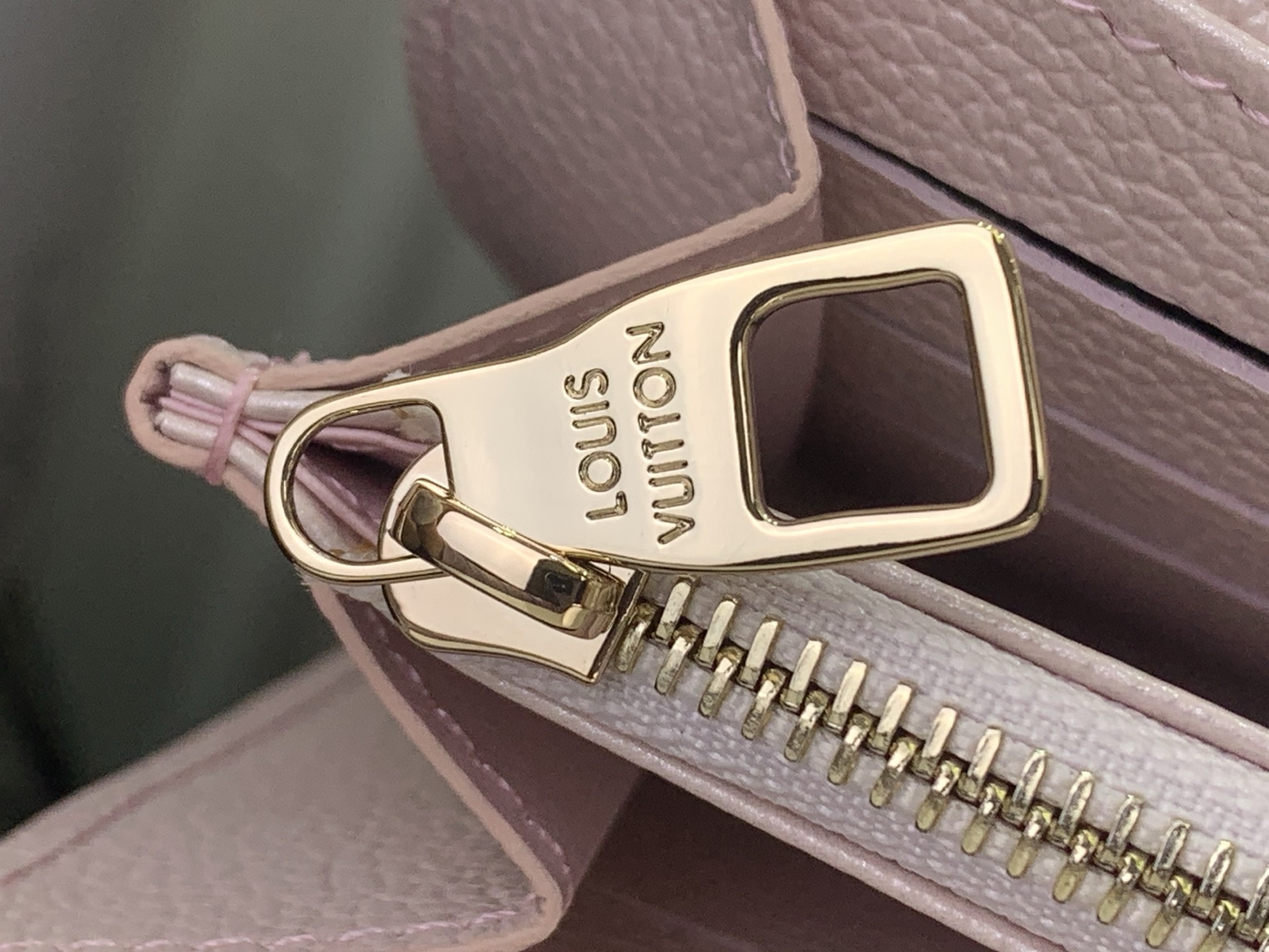 Louis Vuitton Basic Bag Gold M-l-s