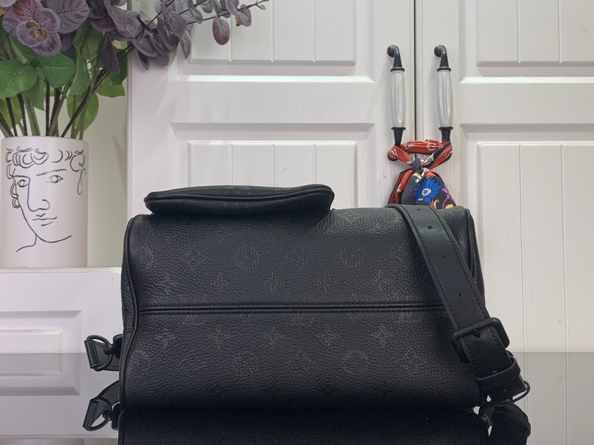 Louis Vuitton Basic Bag Cow Leather Black M-l-s