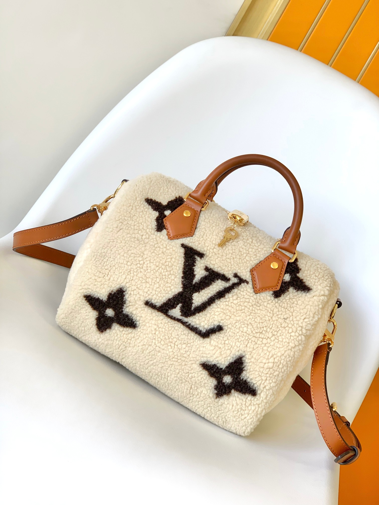 Louis Vuitton Basic Bag White M-l-s