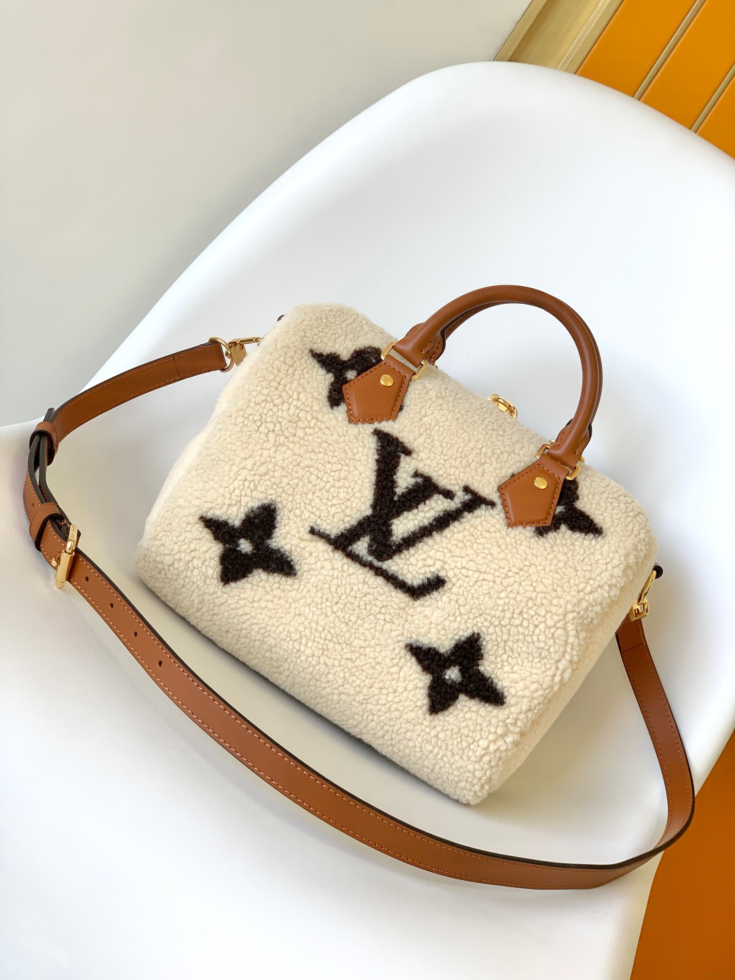 Louis Vuitton Basic Bag White M-l-s