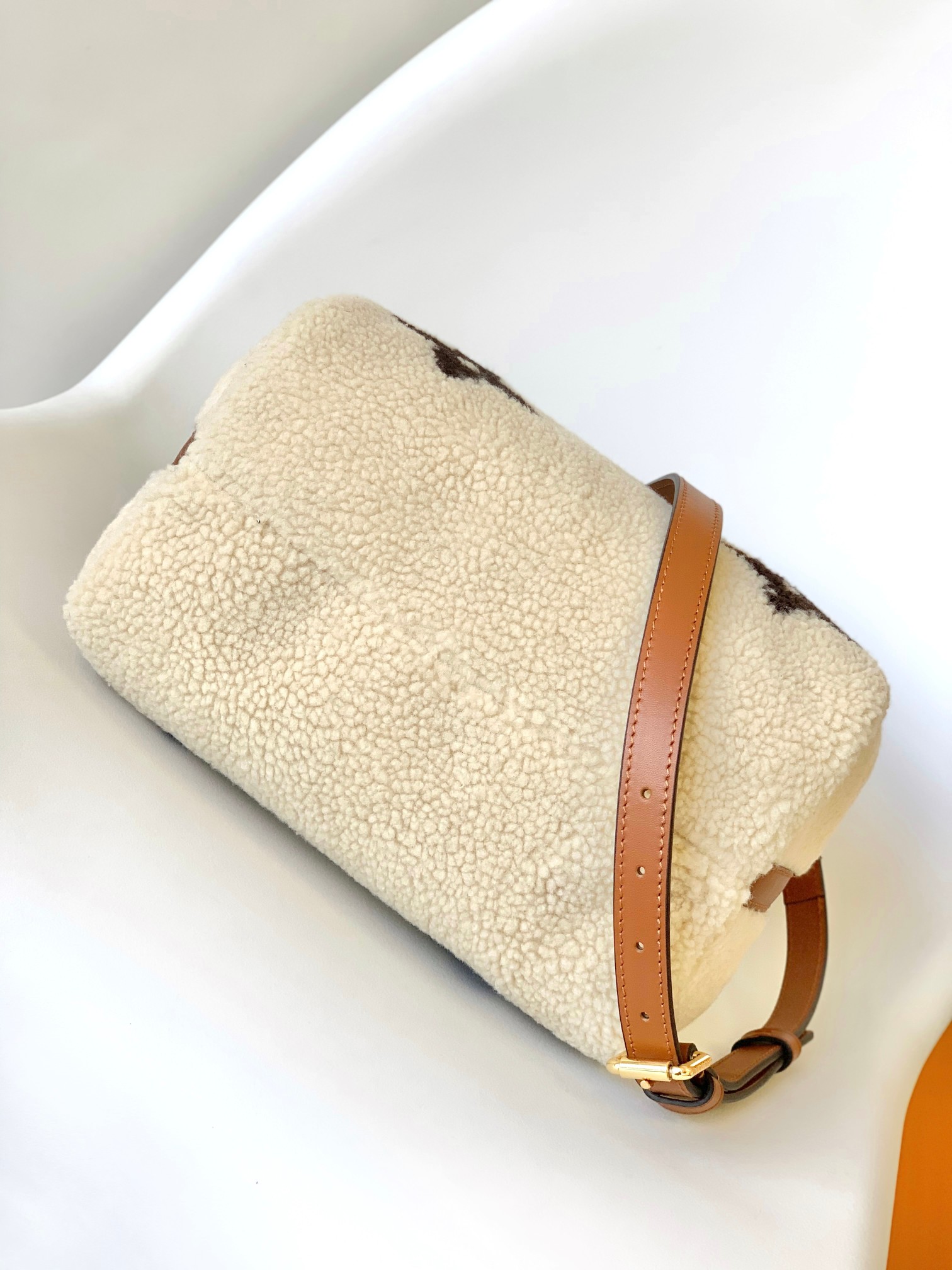 Louis Vuitton Basic Bag White M-l-s