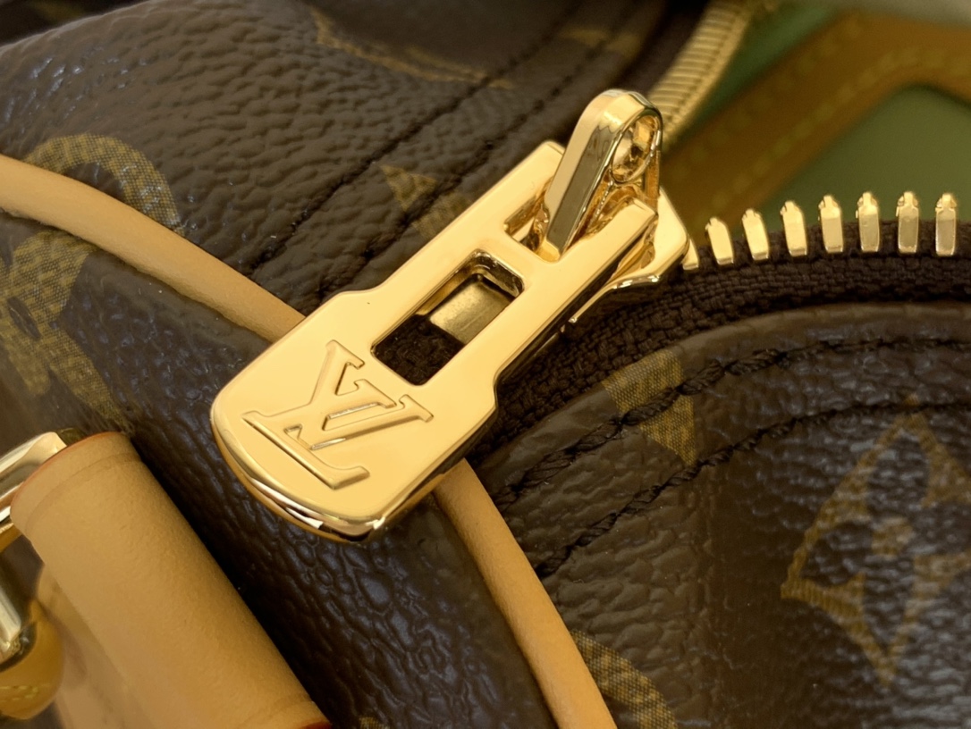 Louis Vuitton Basic Bag Canvas Green M-l-s