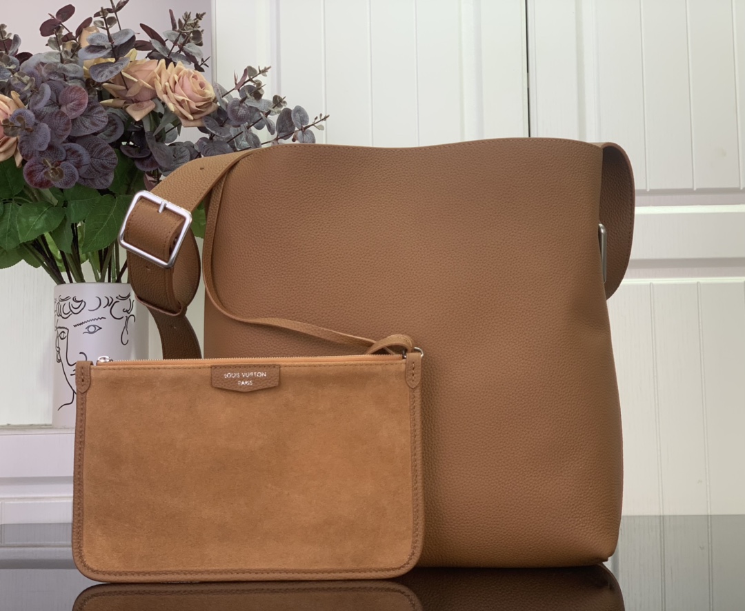 Basic Bag Cow Leather Black M-l-s