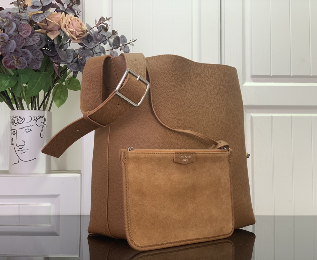 Basic Bag Cow Leather Black M-l-s