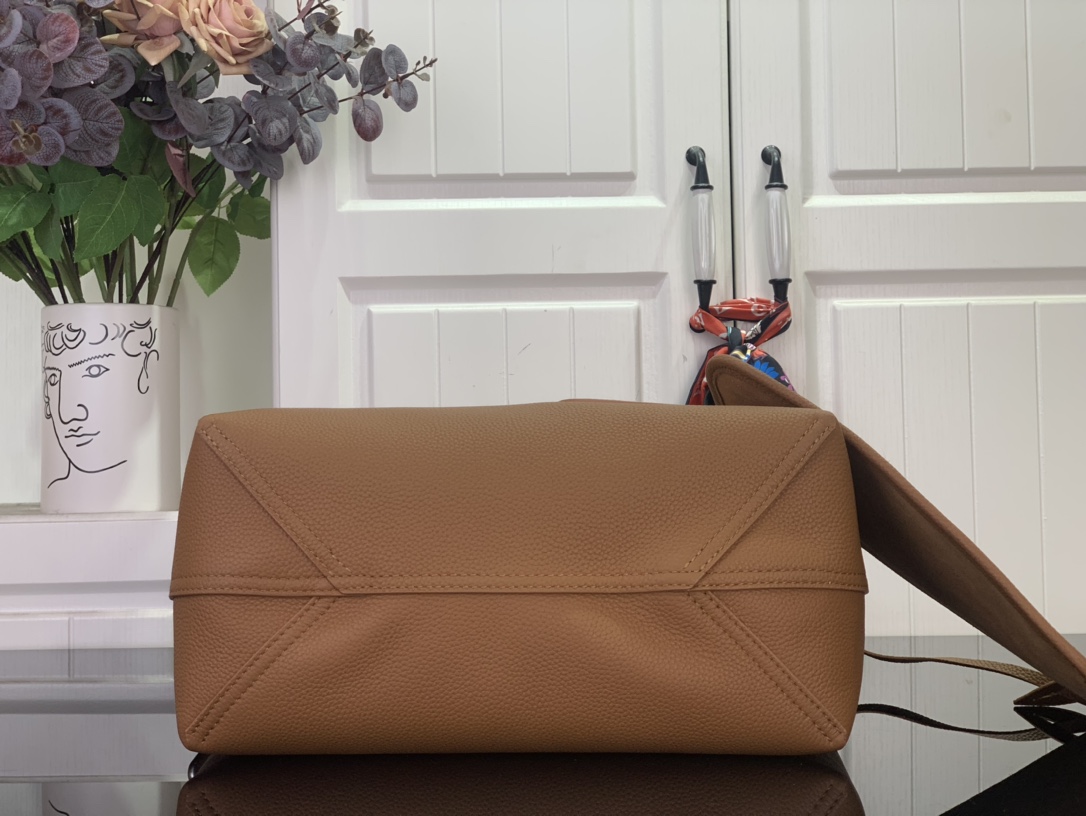 Basic Bag Cow Leather Black M-l-s