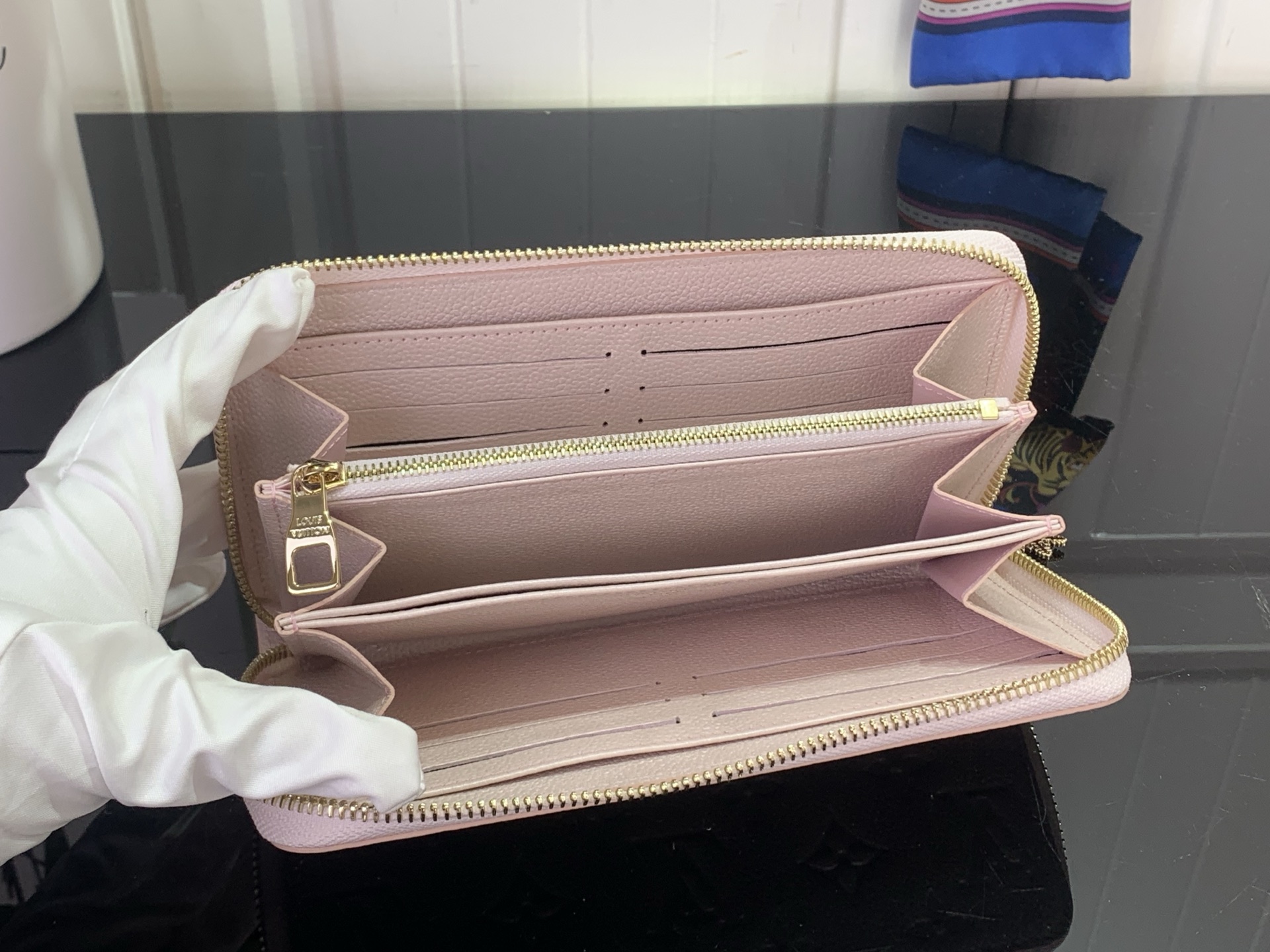 Louis Vuitton Basic Bag M-s