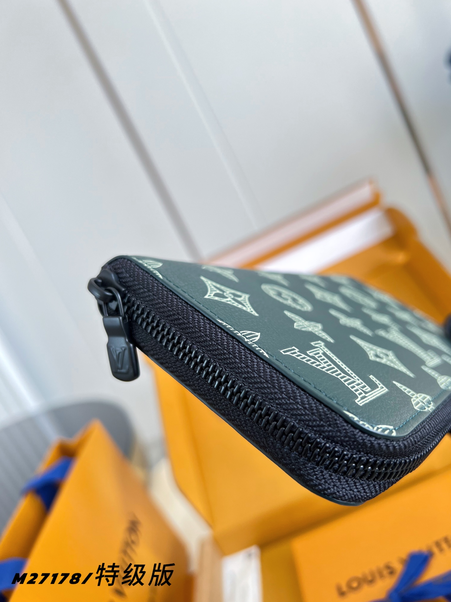 Louis Vuitton Basic Bag Cow Leather M-s