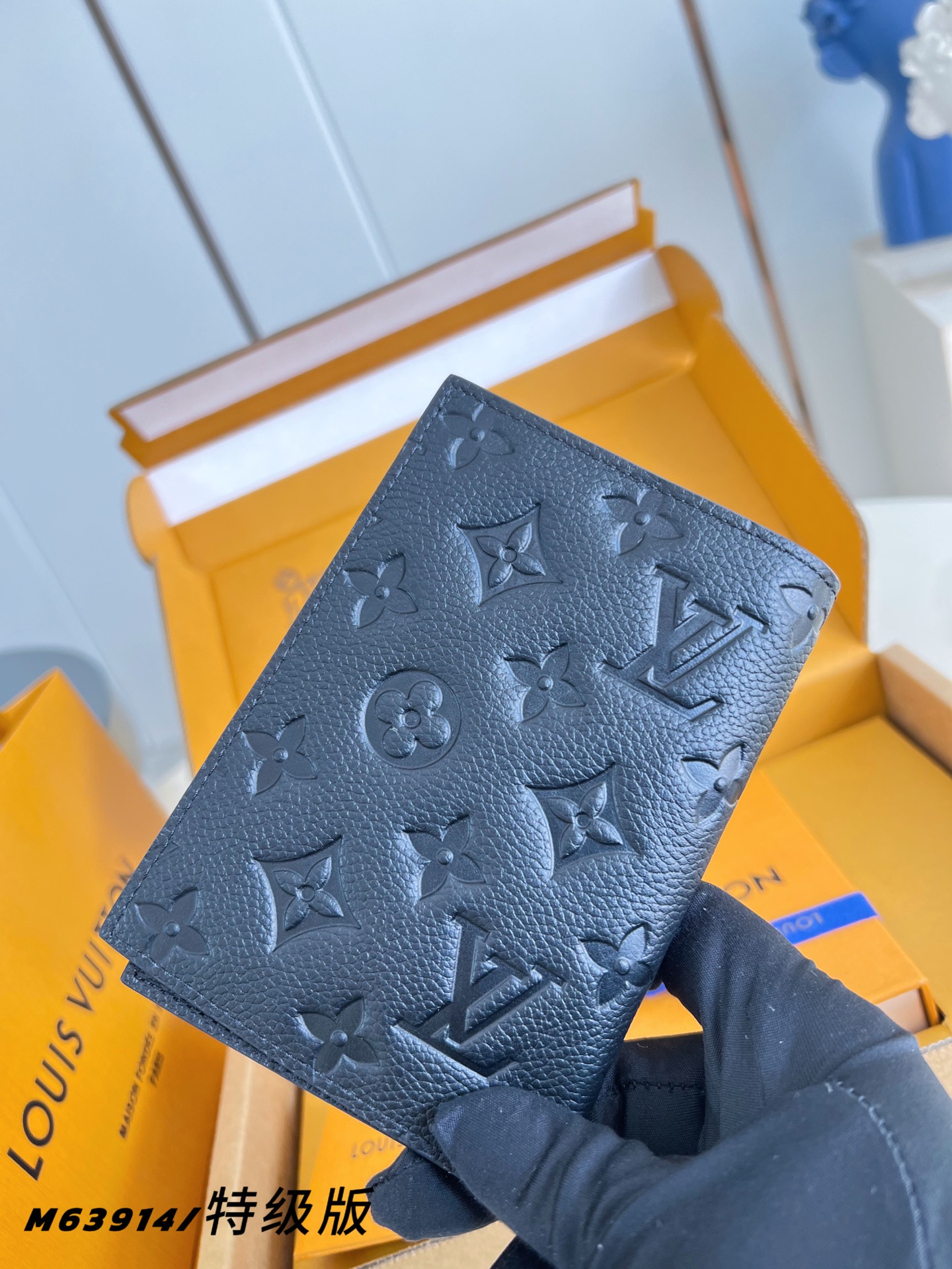 Louis Vuitton Basic Bag Canvas M