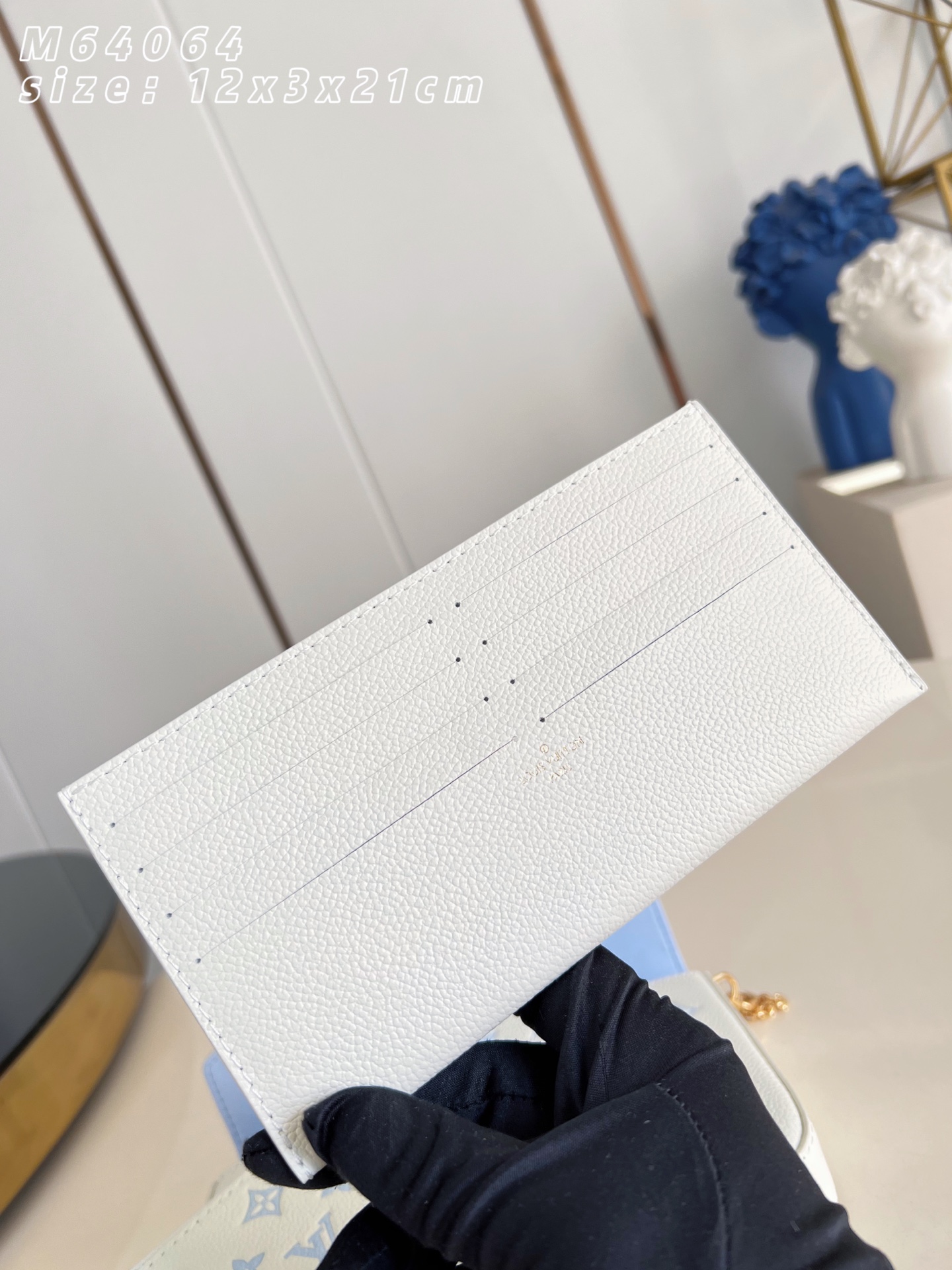 Louis Vuitton Basic Bag M-l-s