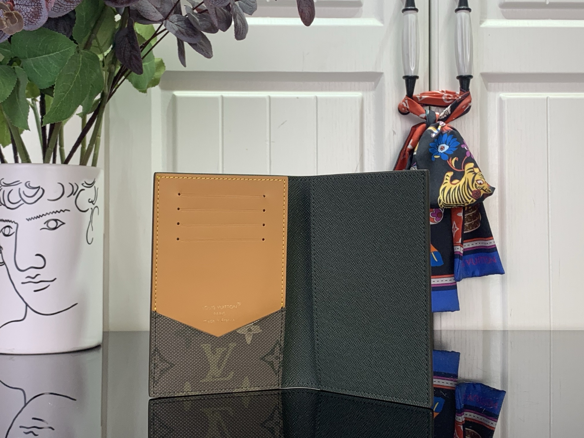 Louis Vuitton Basic Bag Cow Leather Green M-l-s