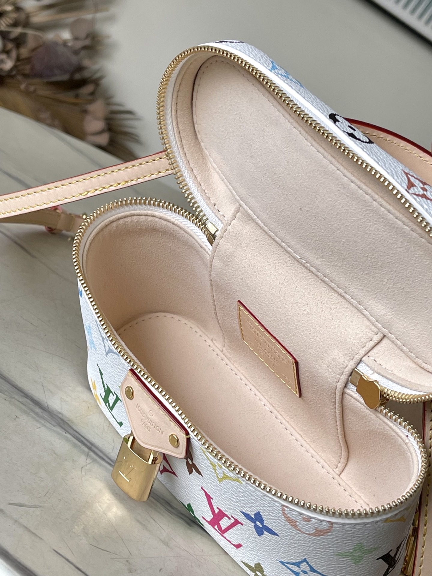 Louis Vuitton Basic Bag Cow Leather M-l