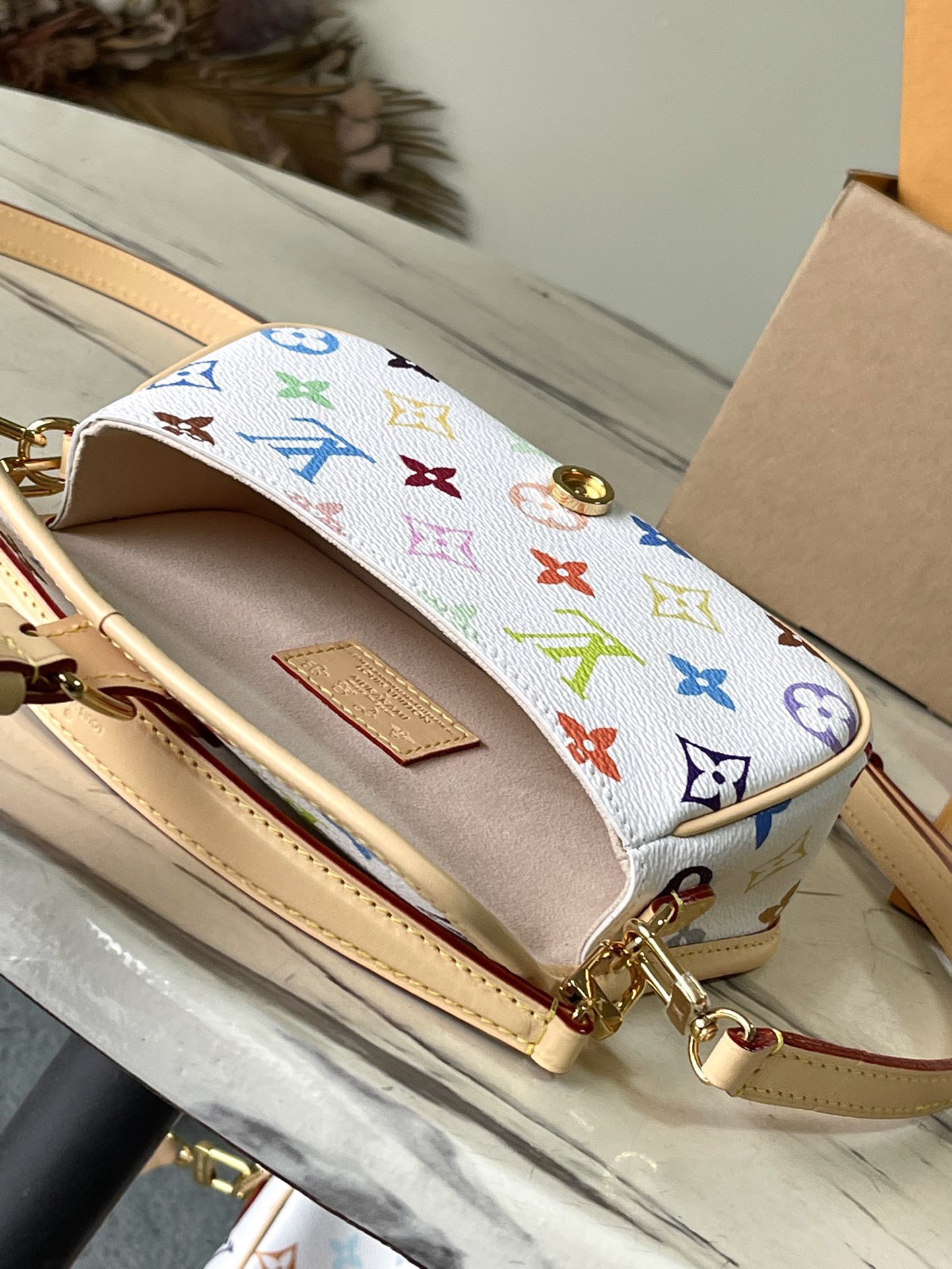 Louis Vuitton Basic Bag Cow Leather M