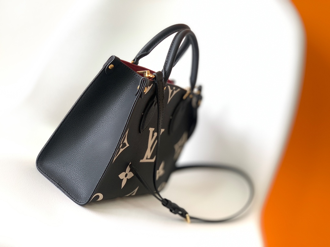 Louis Vuitton Tote Bag Cow Leather M