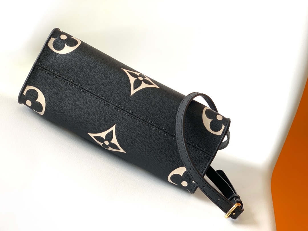 Louis Vuitton Tote Bag Cow Leather M