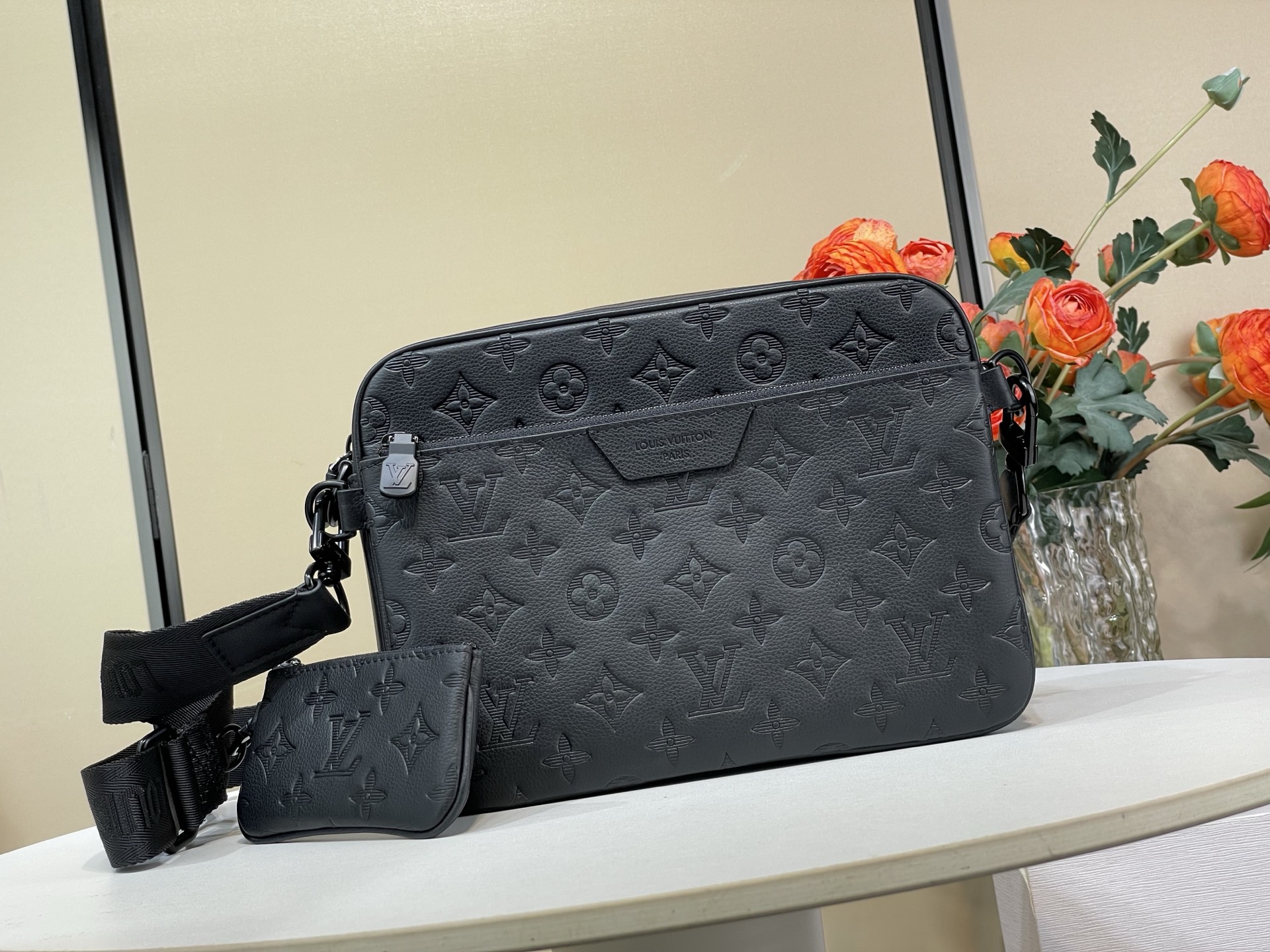 Louis Vuitton Messenger Bag Cow Leather Black M-s