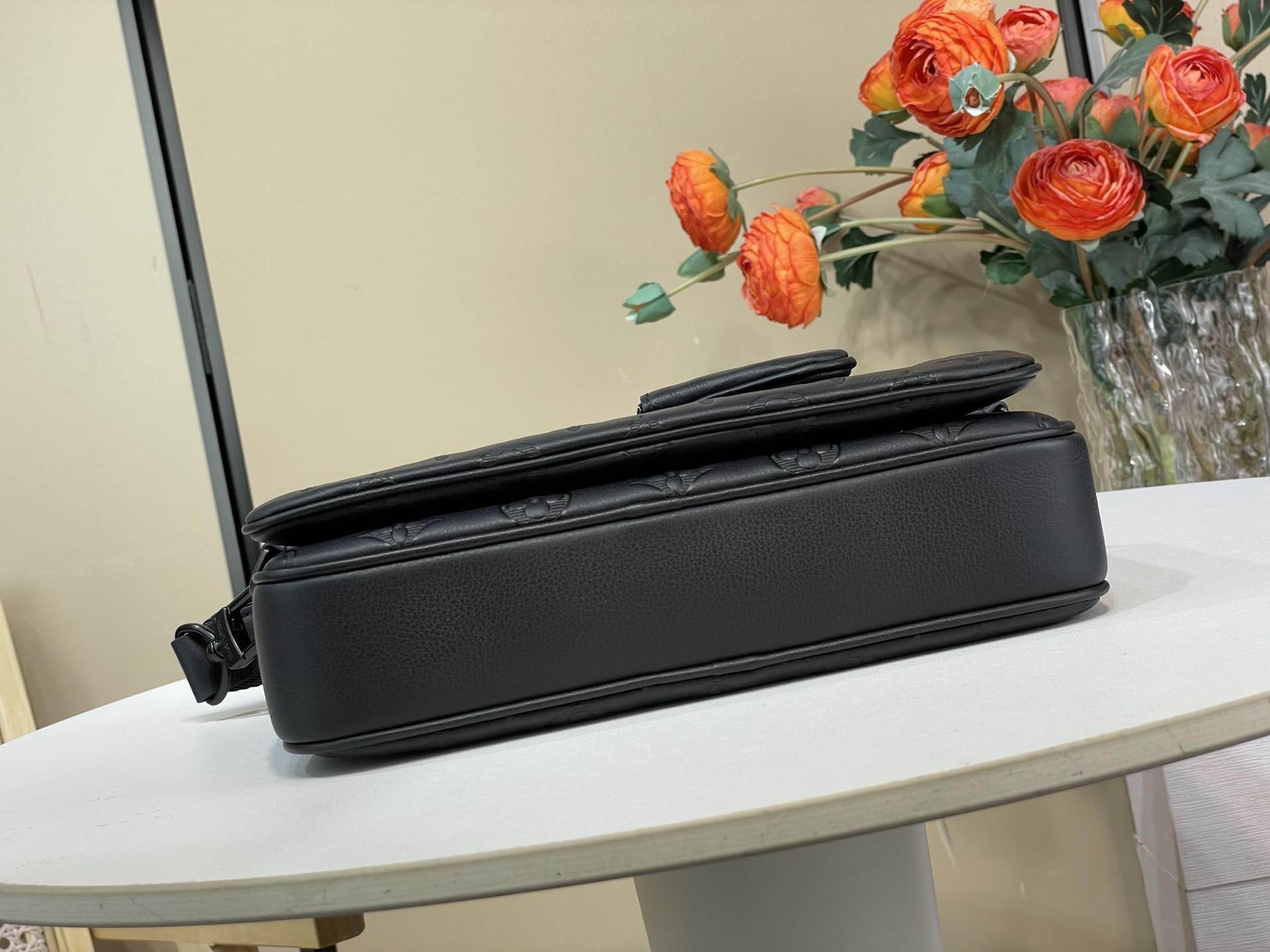 Louis Vuitton Messenger Bag Cow Leather Black M-s