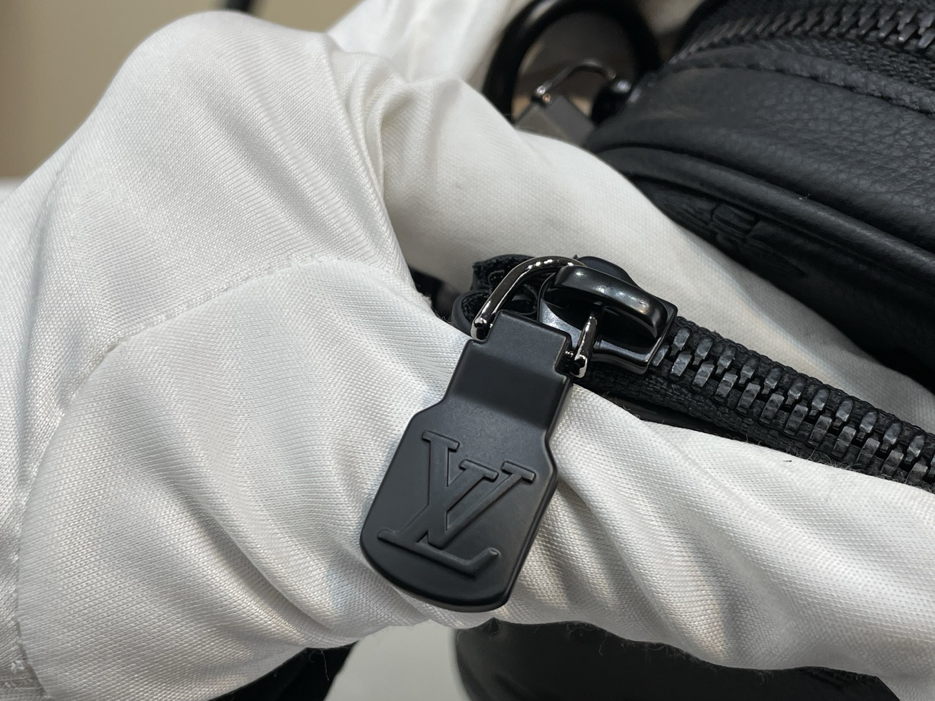 Louis Vuitton Messenger Bag Cow Leather Black M-s