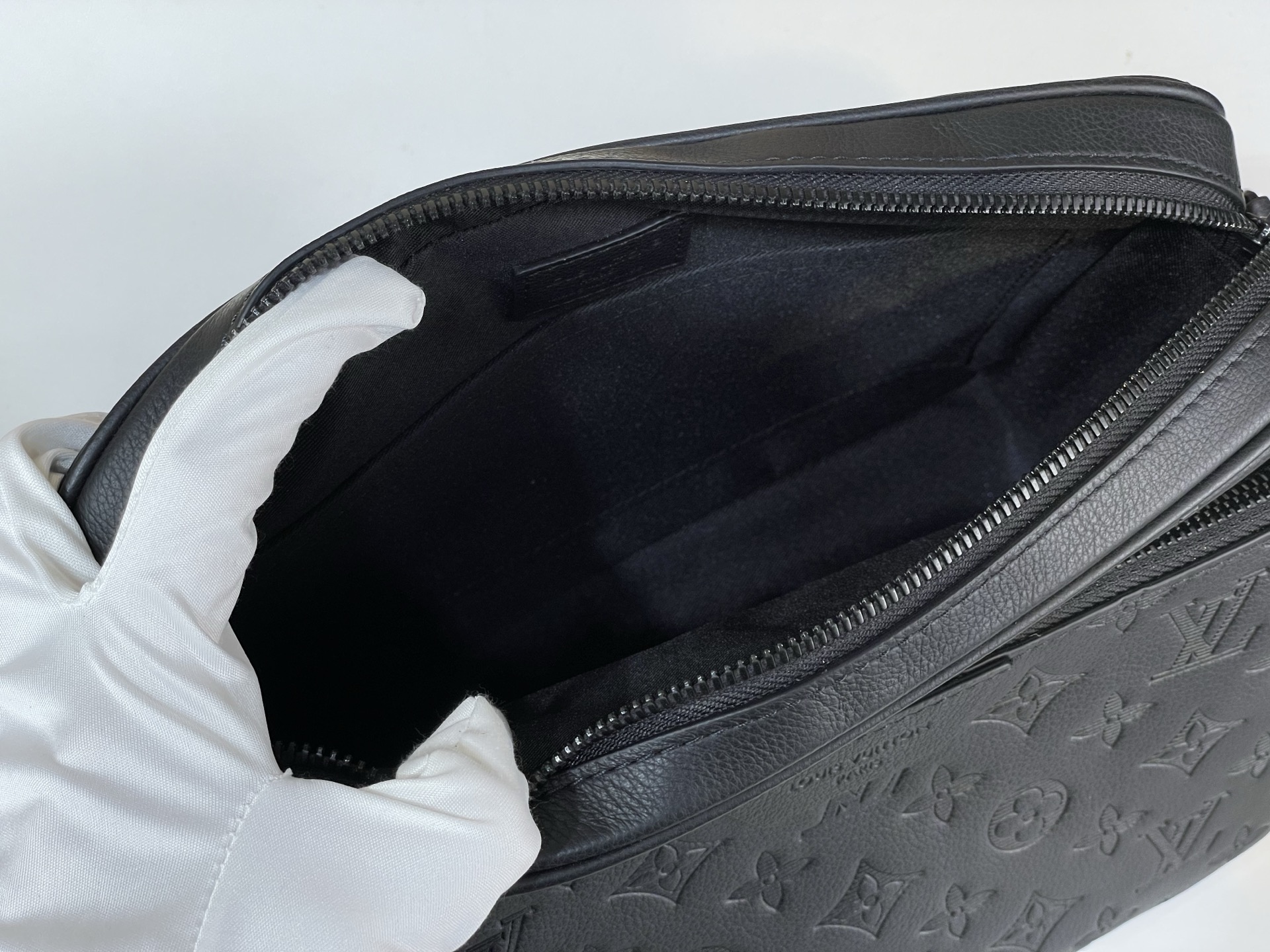 Louis Vuitton Messenger Bag Cow Leather Black M-s