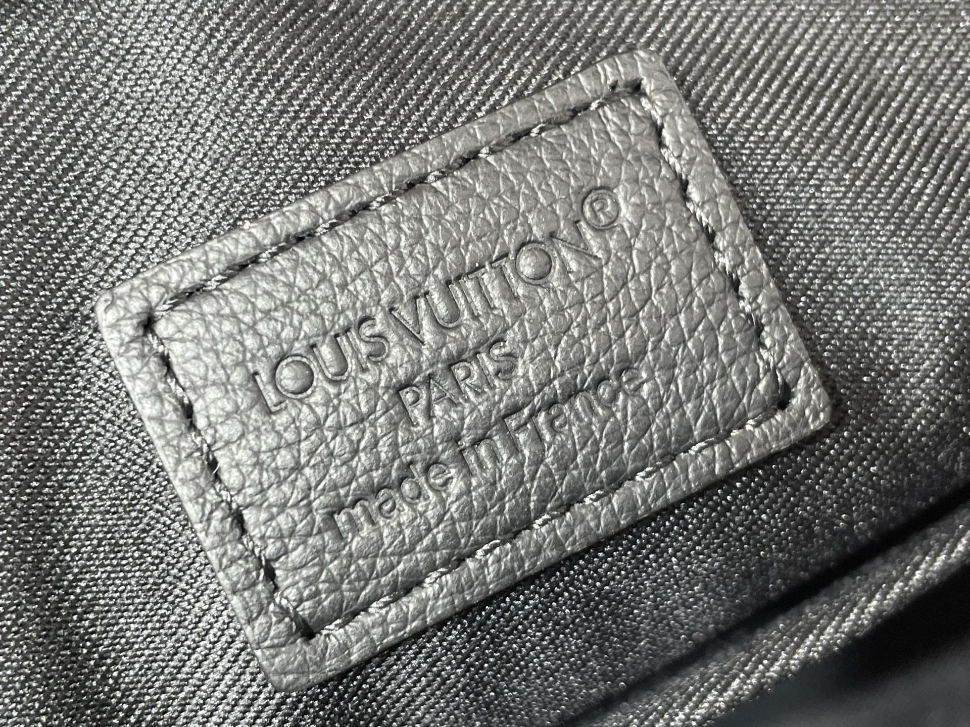 Louis Vuitton Messenger Bag Cow Leather Black M-s