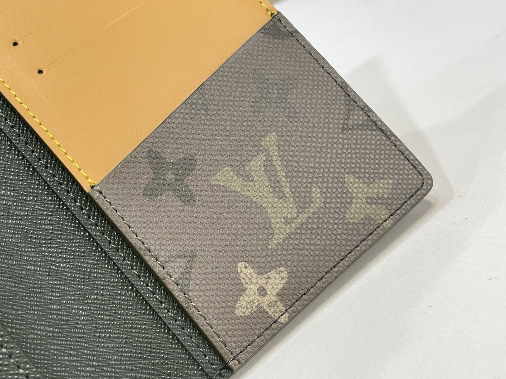 Louis Vuitton Basic Bag Cow Leather Green M-l-s