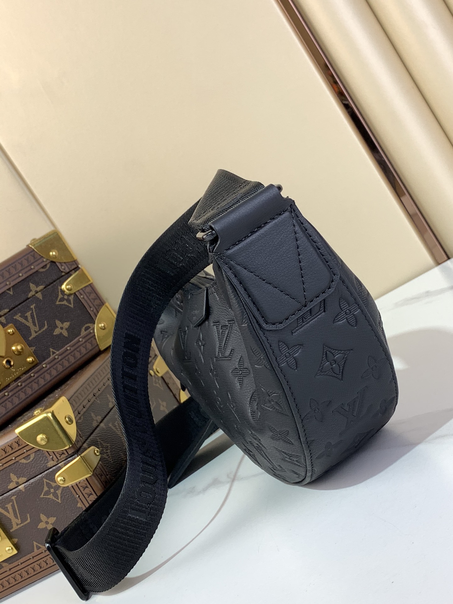 Louis Vuitton Basic Bag Cow Leather Black M-xl-s