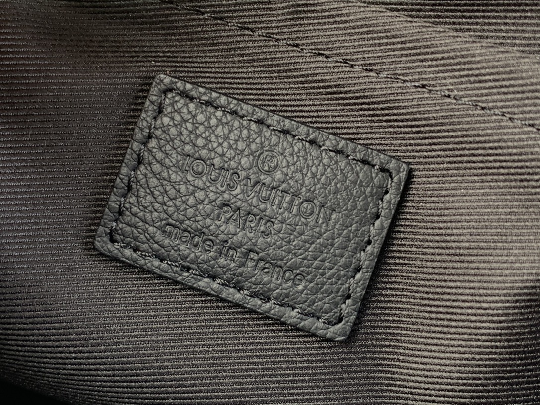 Louis Vuitton Basic Bag Cow Leather Black M-xl-s