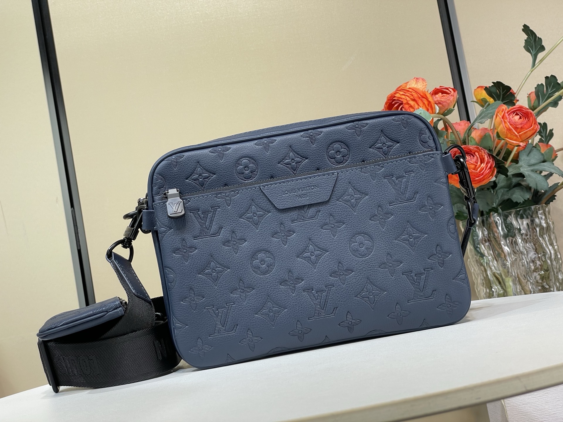 Louis Vuitton Messenger Bag Cow Leather Black M-s