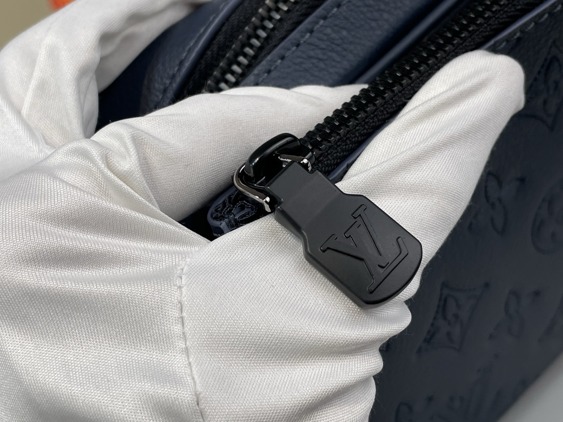 Louis Vuitton Messenger Bag Cow Leather Black M-s