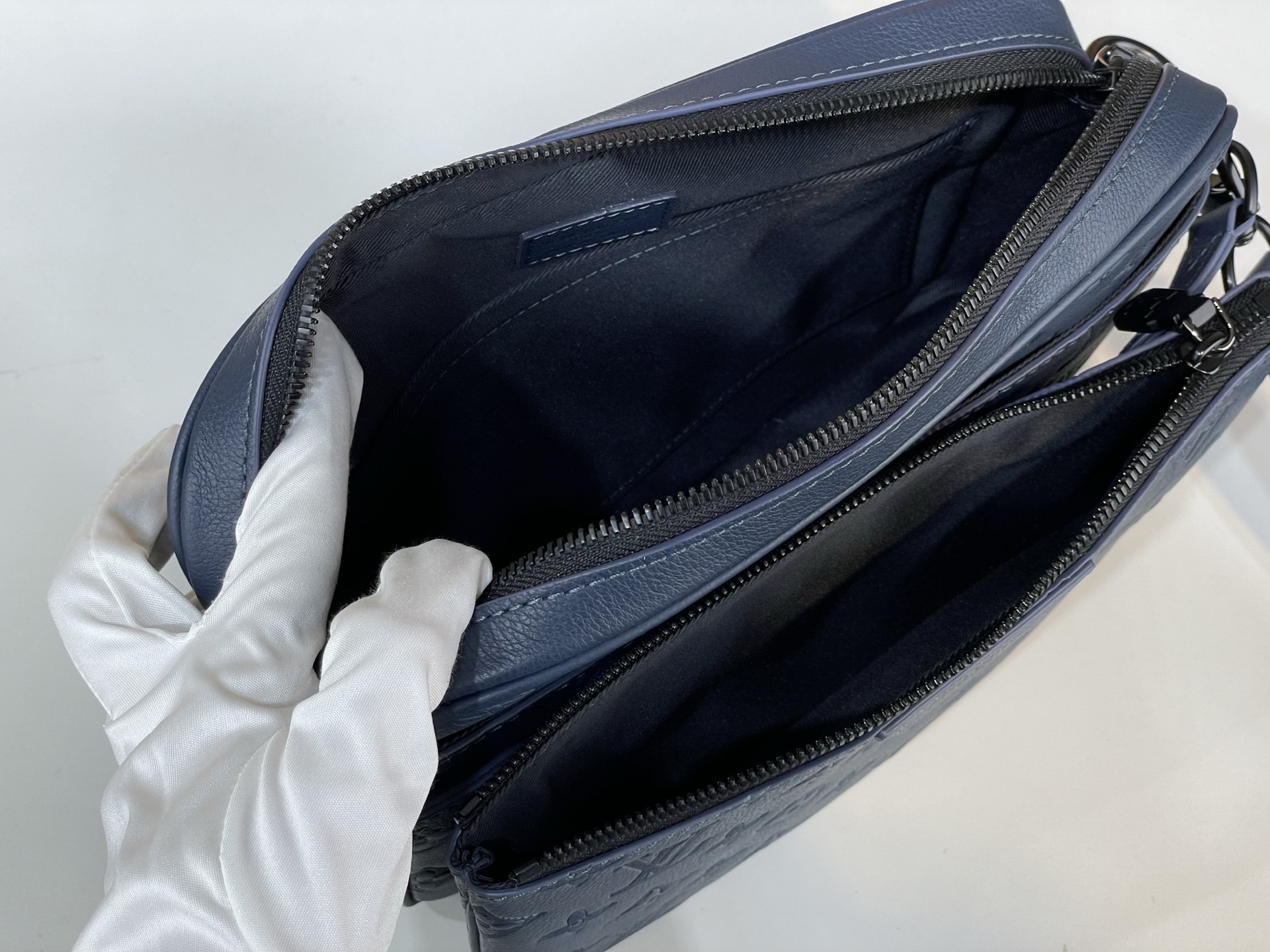 Louis Vuitton Messenger Bag Cow Leather Black M-s