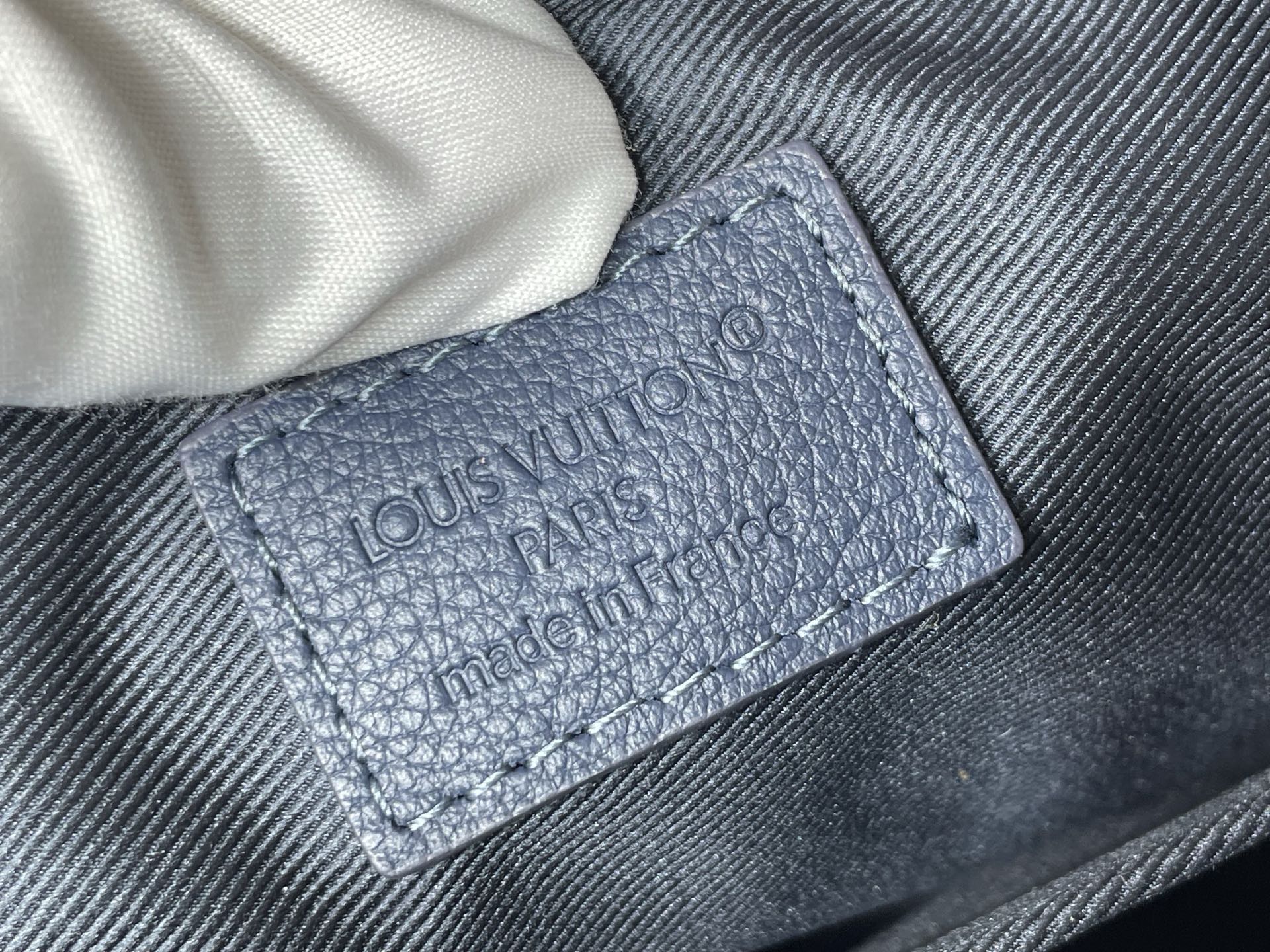 Louis Vuitton Messenger Bag Cow Leather Black M-s