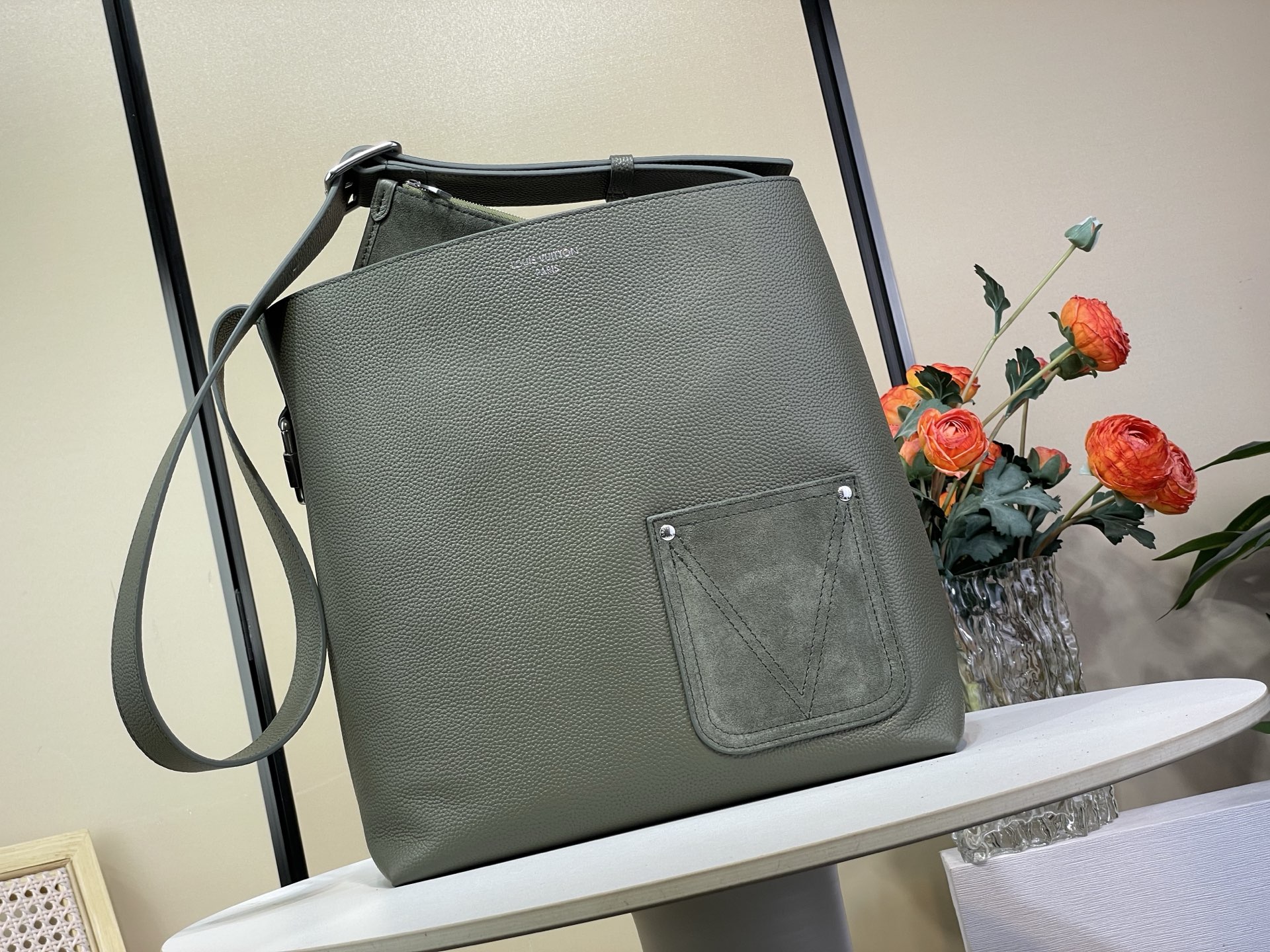 Basic Bag Cow Leather Black M-l-s