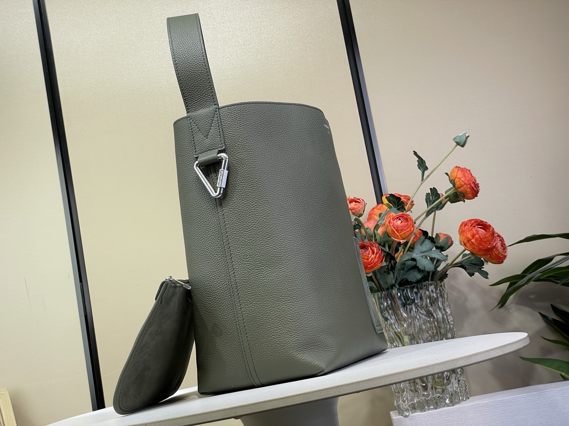 Basic Bag Cow Leather Black M-l-s