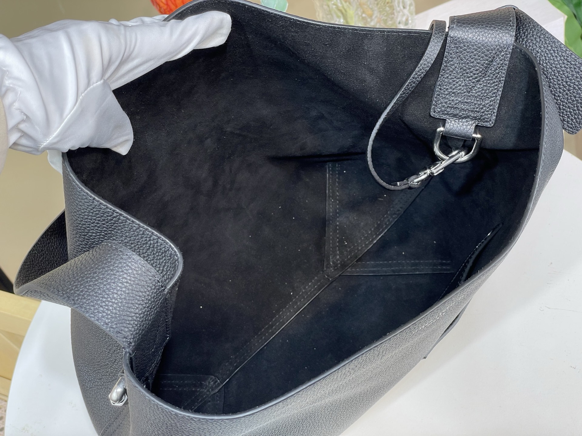 Basic Bag Cow Leather Black M-l-s