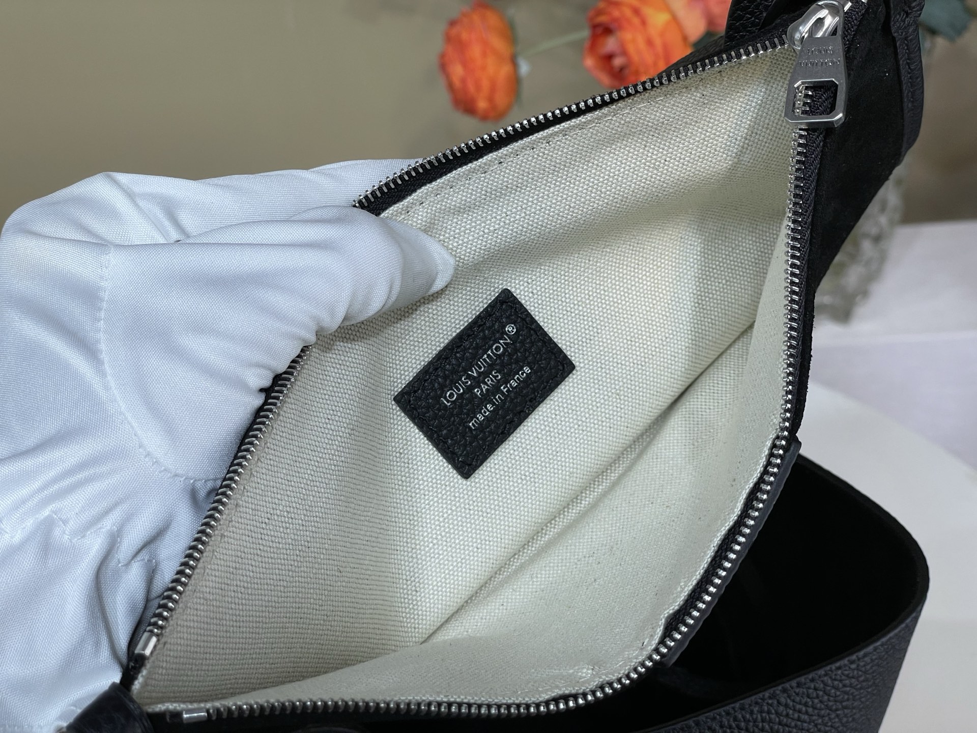 Basic Bag Cow Leather Black M-l-s