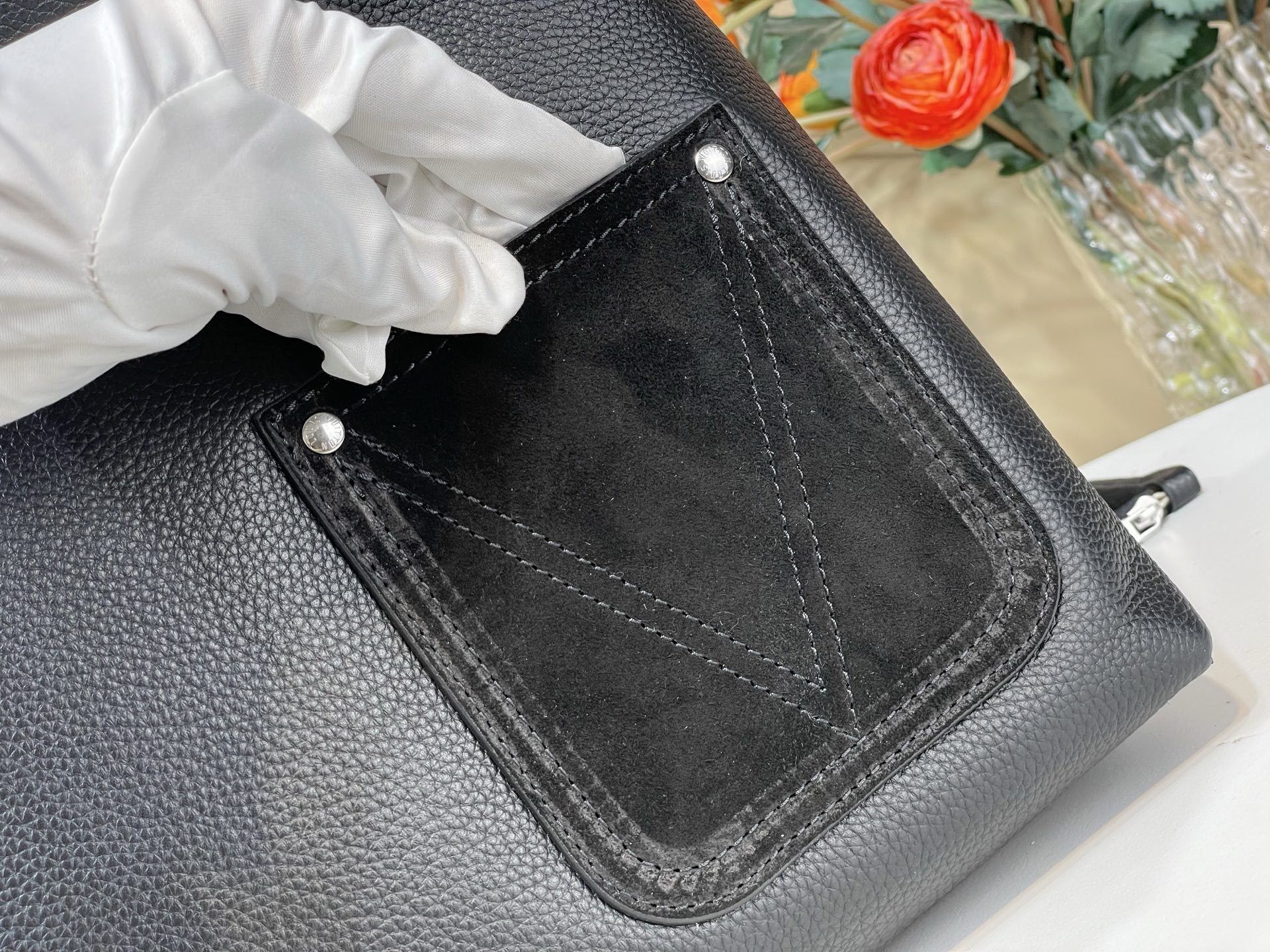 Basic Bag Cow Leather Black M-l-s