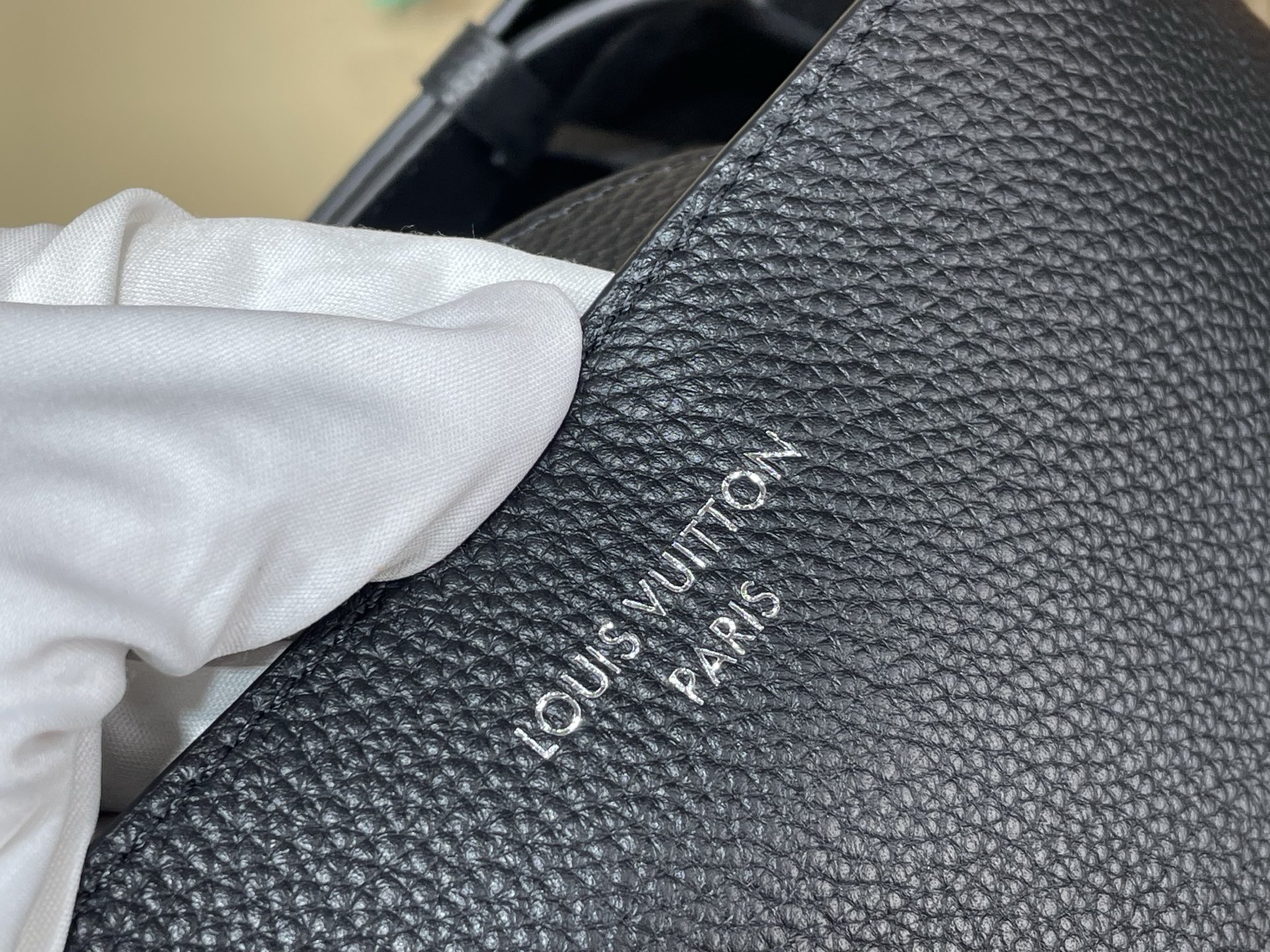 Basic Bag Cow Leather Black M-l-s