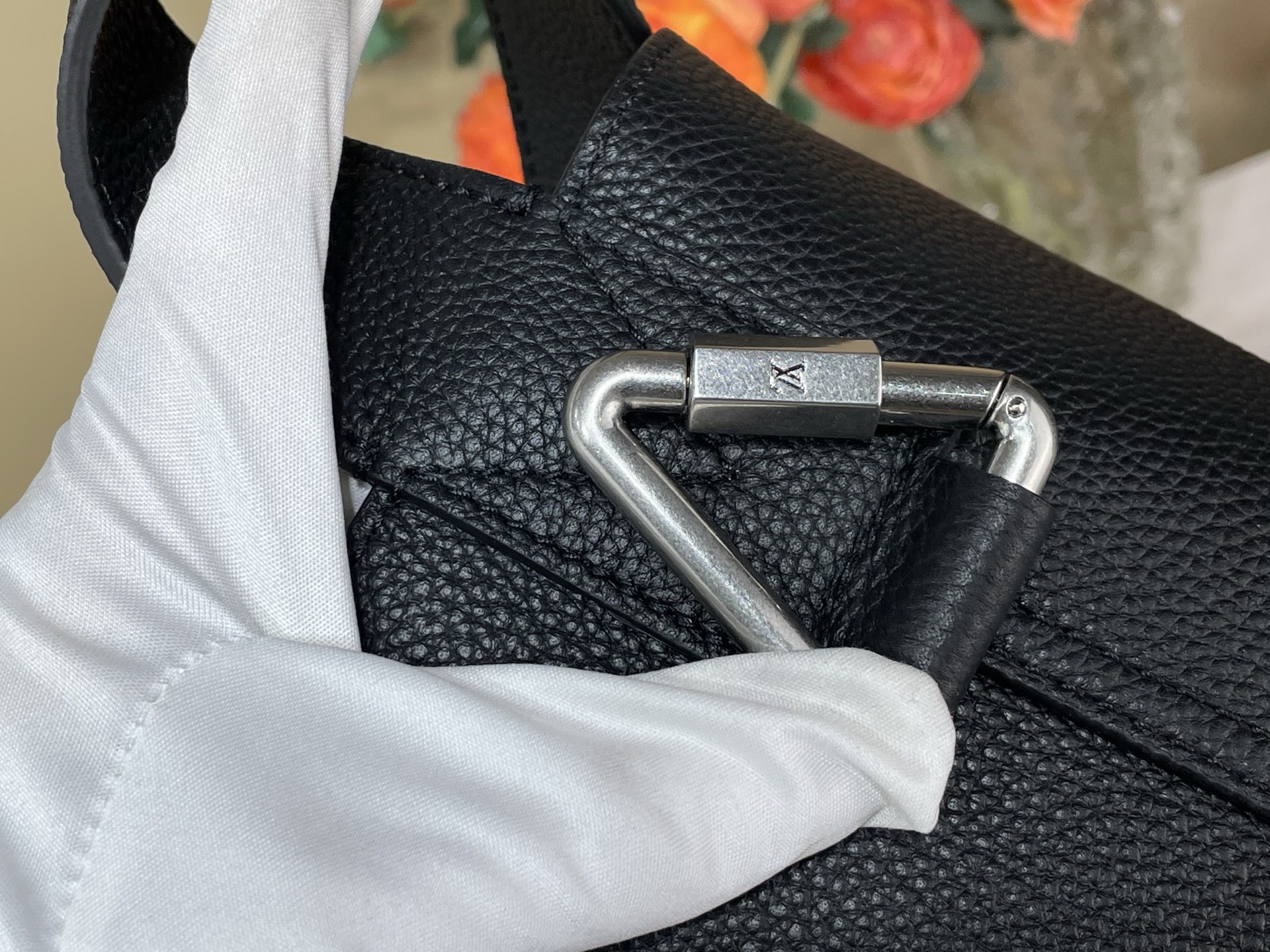 Basic Bag Cow Leather Black M-l-s