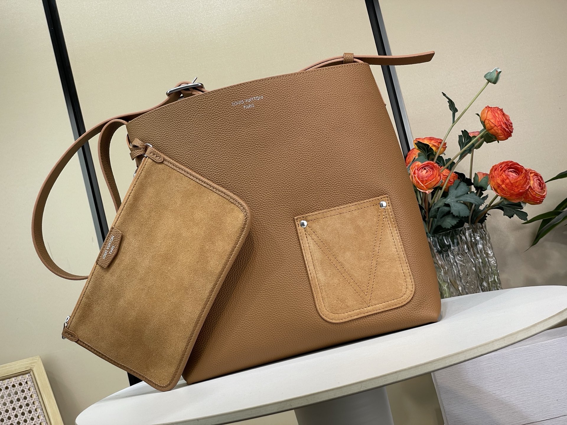 Basic Bag Cow Leather Black M-l-s