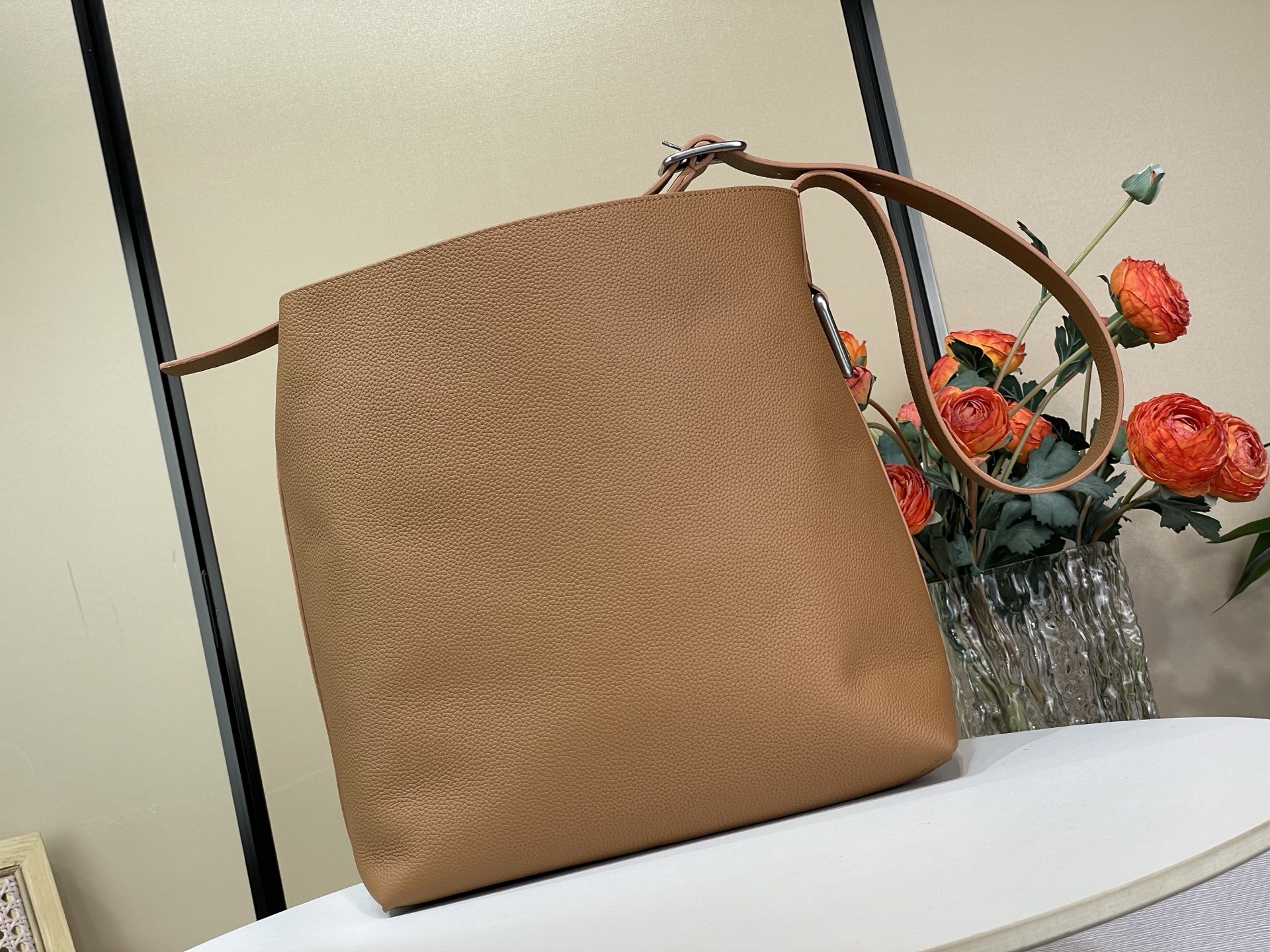 Basic Bag Cow Leather Black M-l-s