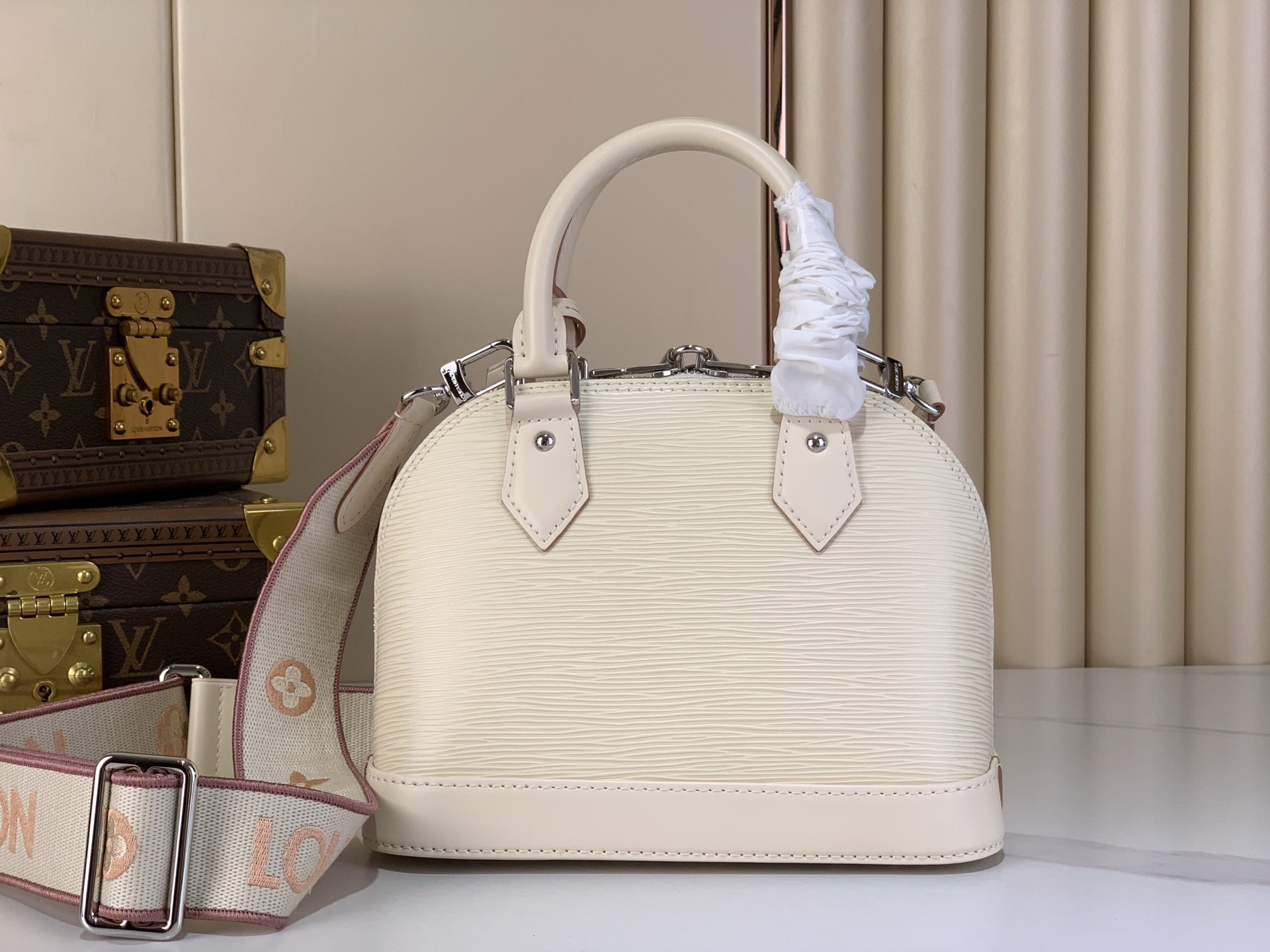 Louis Vuitton Basic Bag White M-l-s