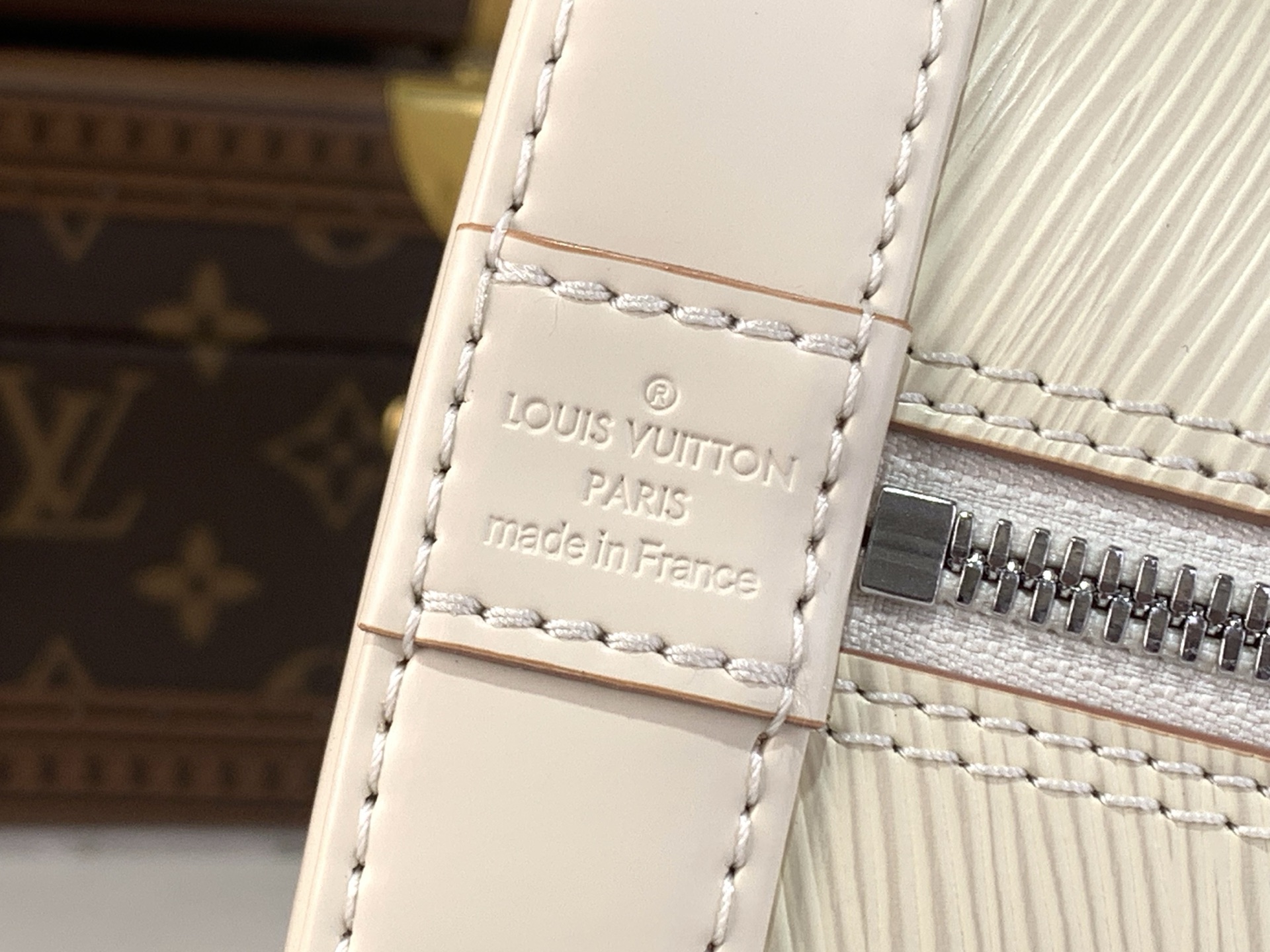 Louis Vuitton Basic Bag White M-l-s