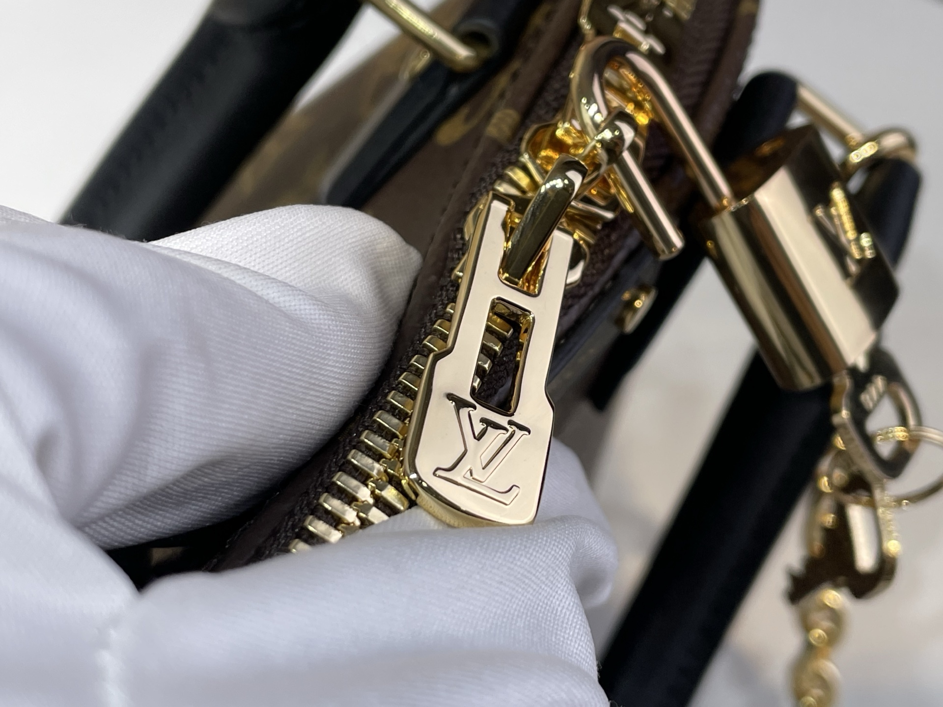 Louis Vuitton Basic Bag Canvas Black M-l