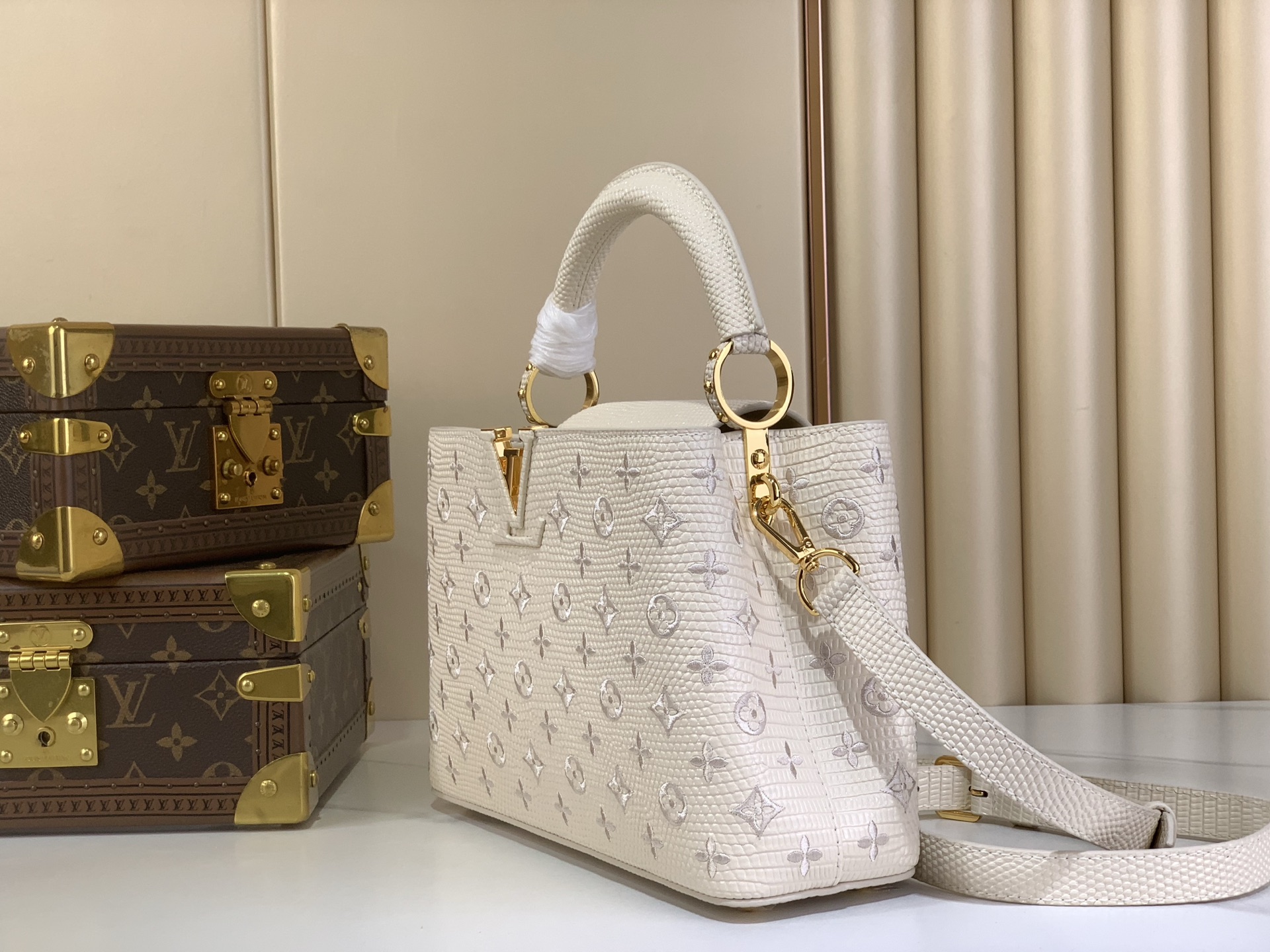 Louis Vuitton Basic Bag Cow Leather White M-l-s