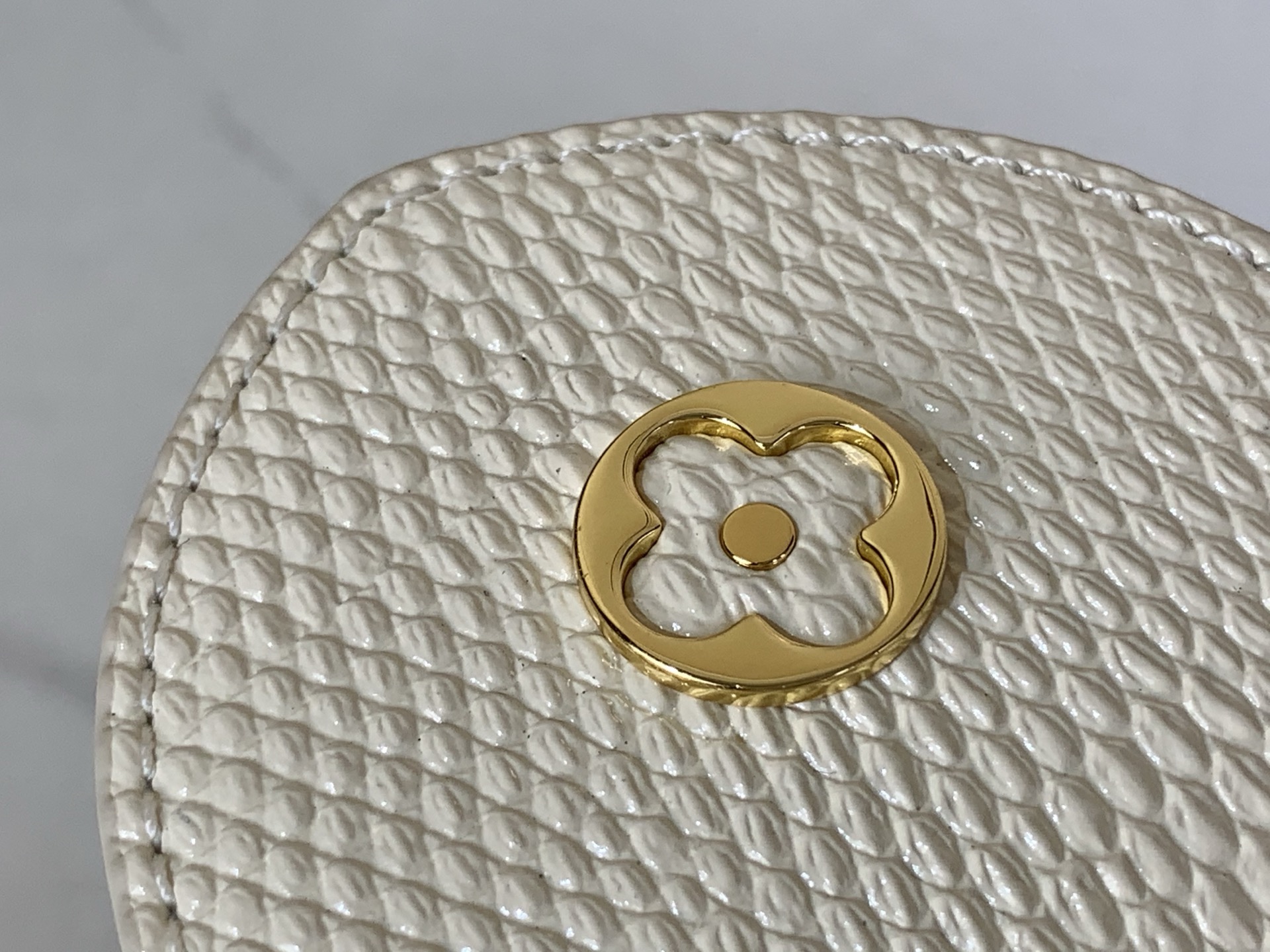 Louis Vuitton Basic Bag Cow Leather White M-l-s